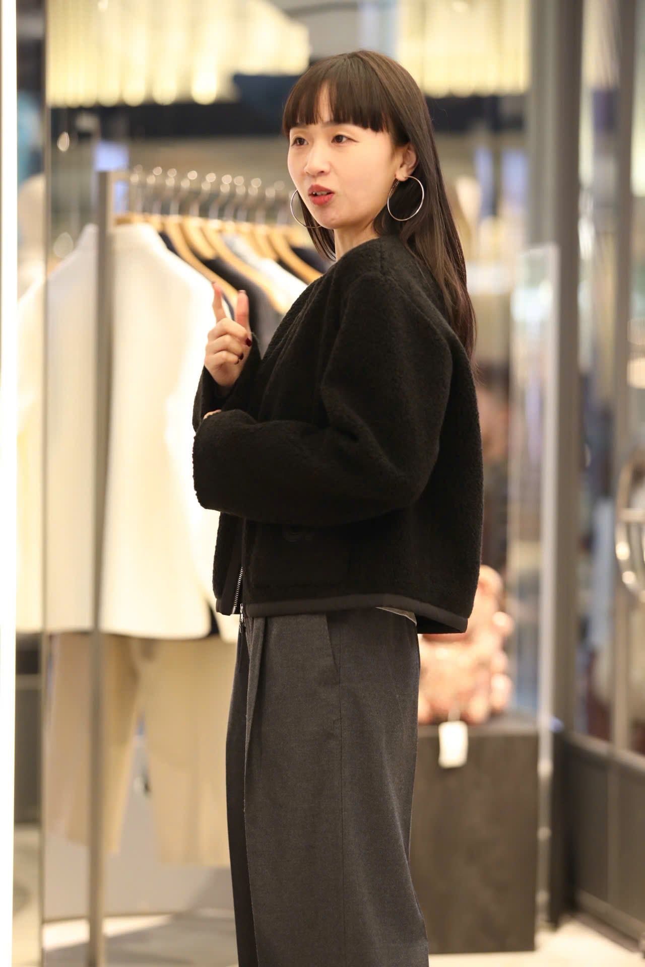  Áo khoác bông đen khóa zip viền da 