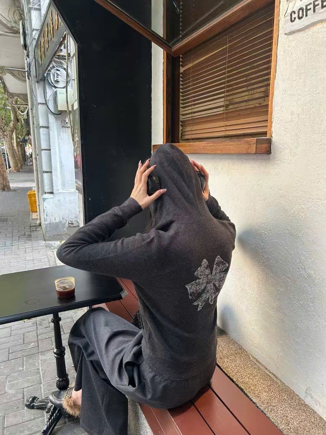  2.Áo khoác len xám có mũ - kéo khóa 