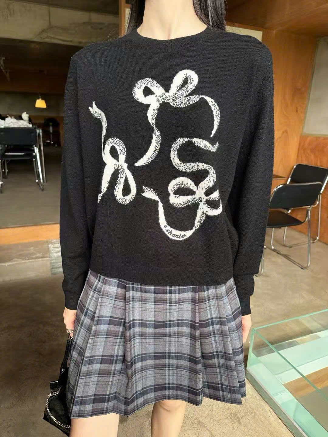  Chân váy ngắn kẻ tím xám, kèm Belt da 