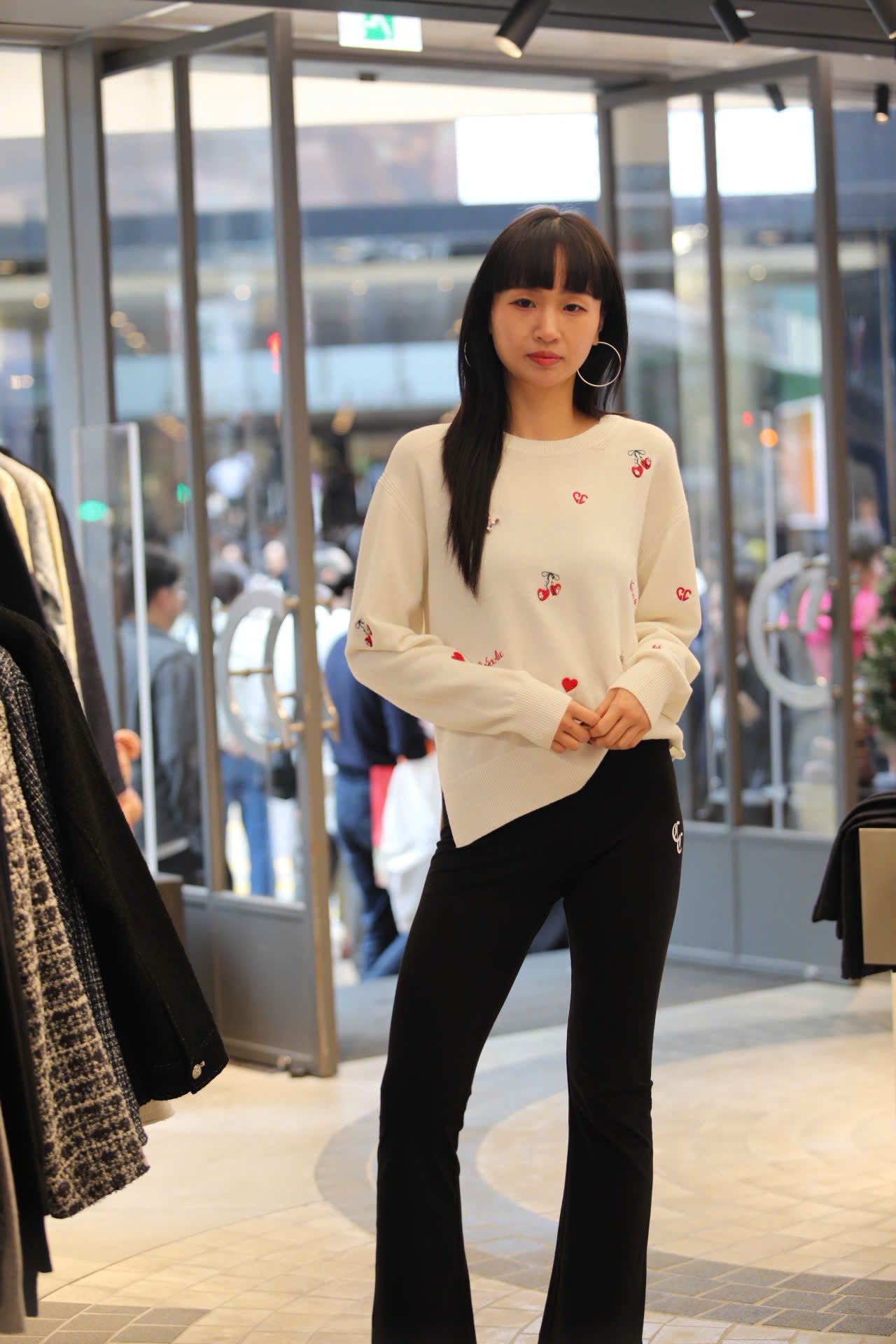  5.Quần legging đen dài logo CC lồng 