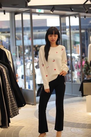  5.Quần legging đen dài logo CC lồng 