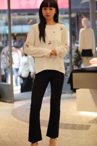  5.Quần legging đen dài logo CC lồng 