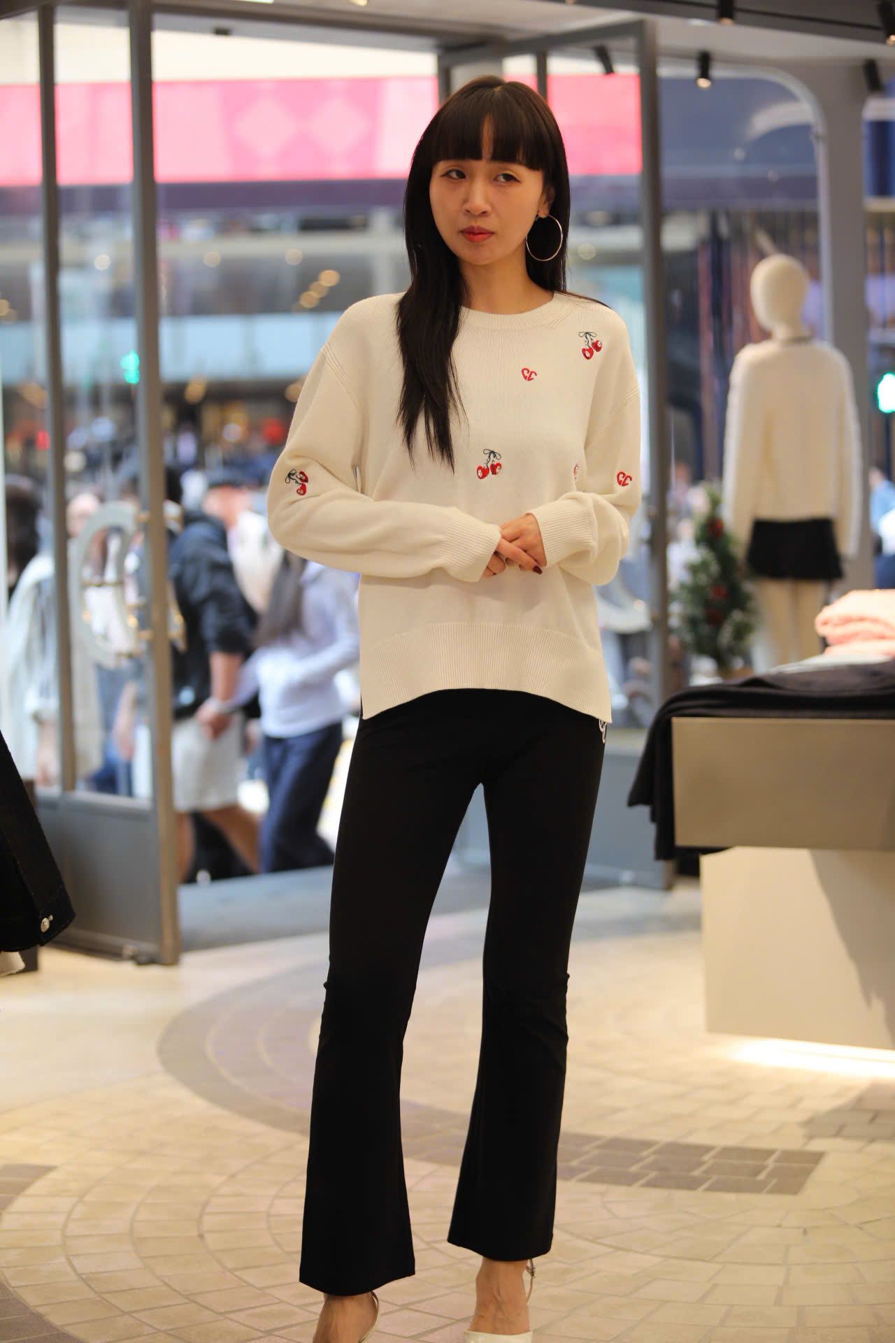  5.Quần legging đen dài logo CC lồng 