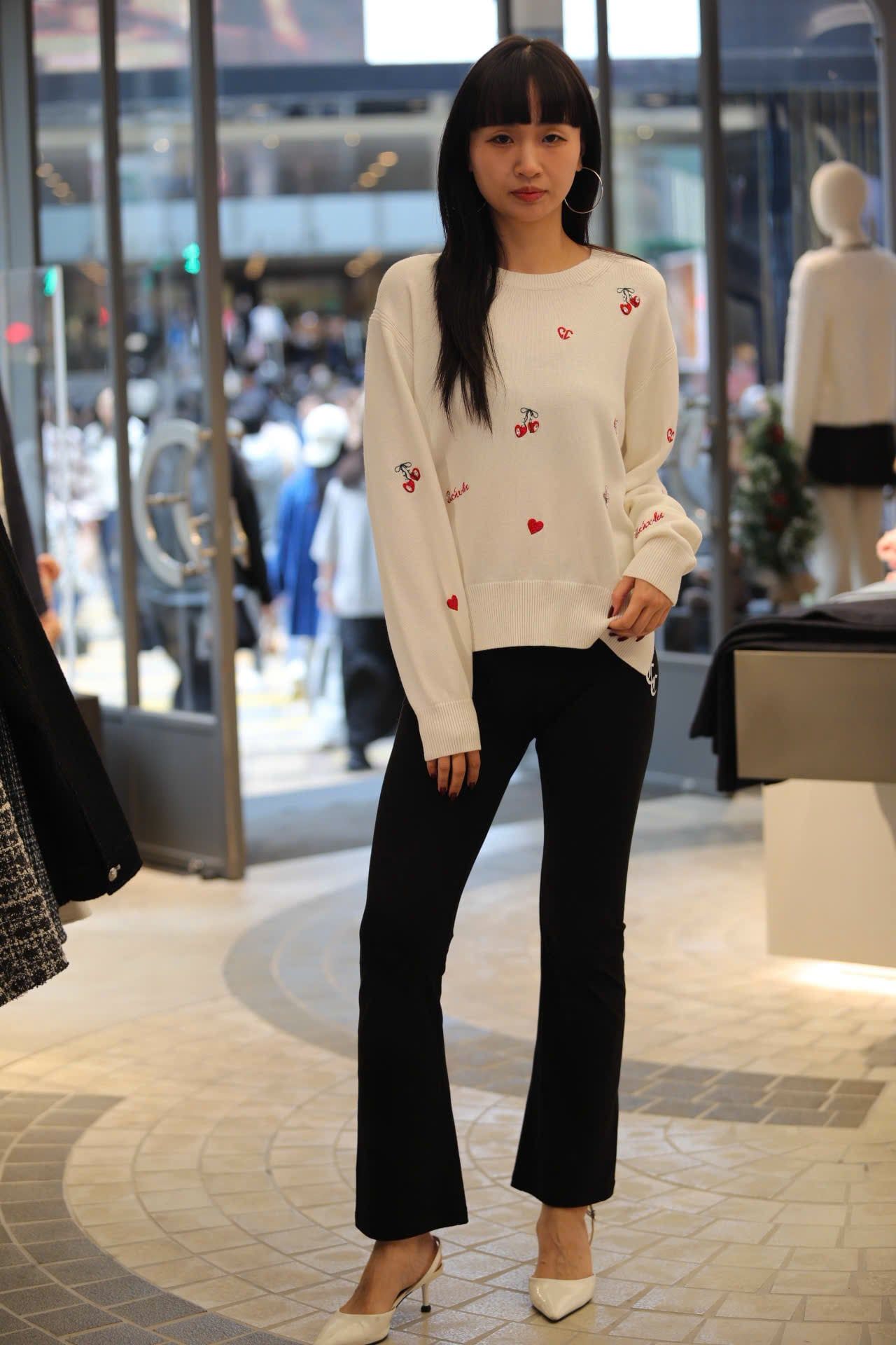  5.Quần legging đen dài logo CC lồng 