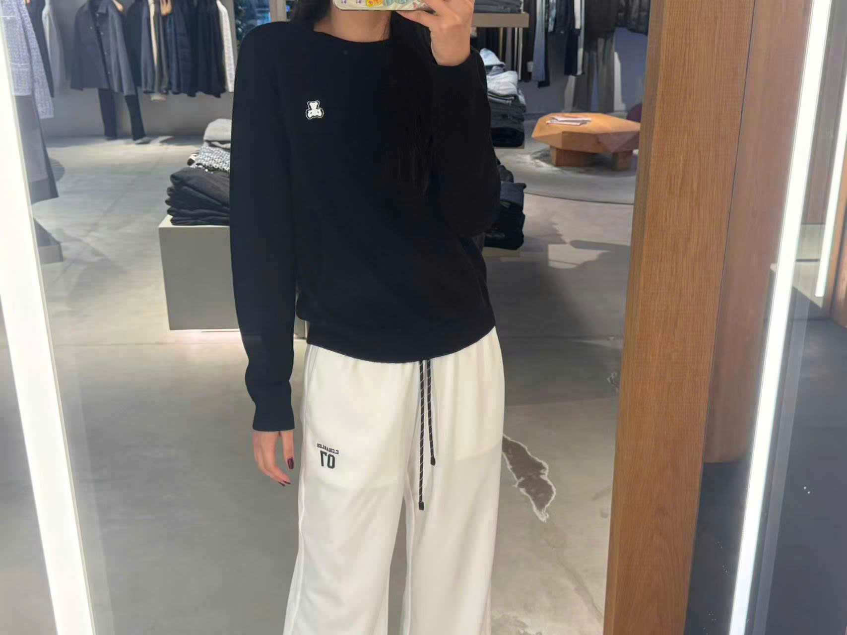  Áo len đen gấu trắng nhỏ 