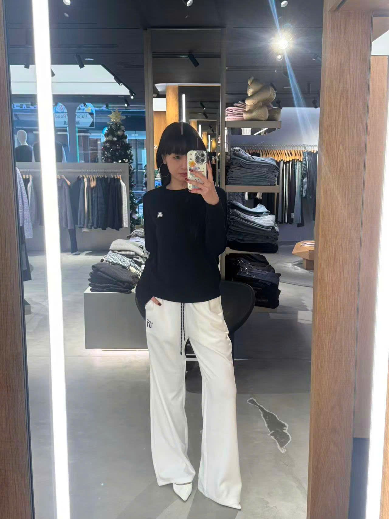  Áo len đen gấu trắng nhỏ 