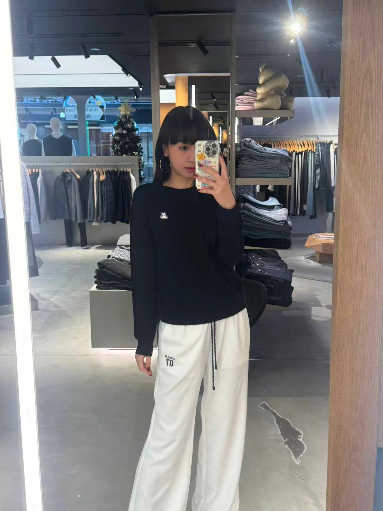  Áo len đen gấu trắng nhỏ 