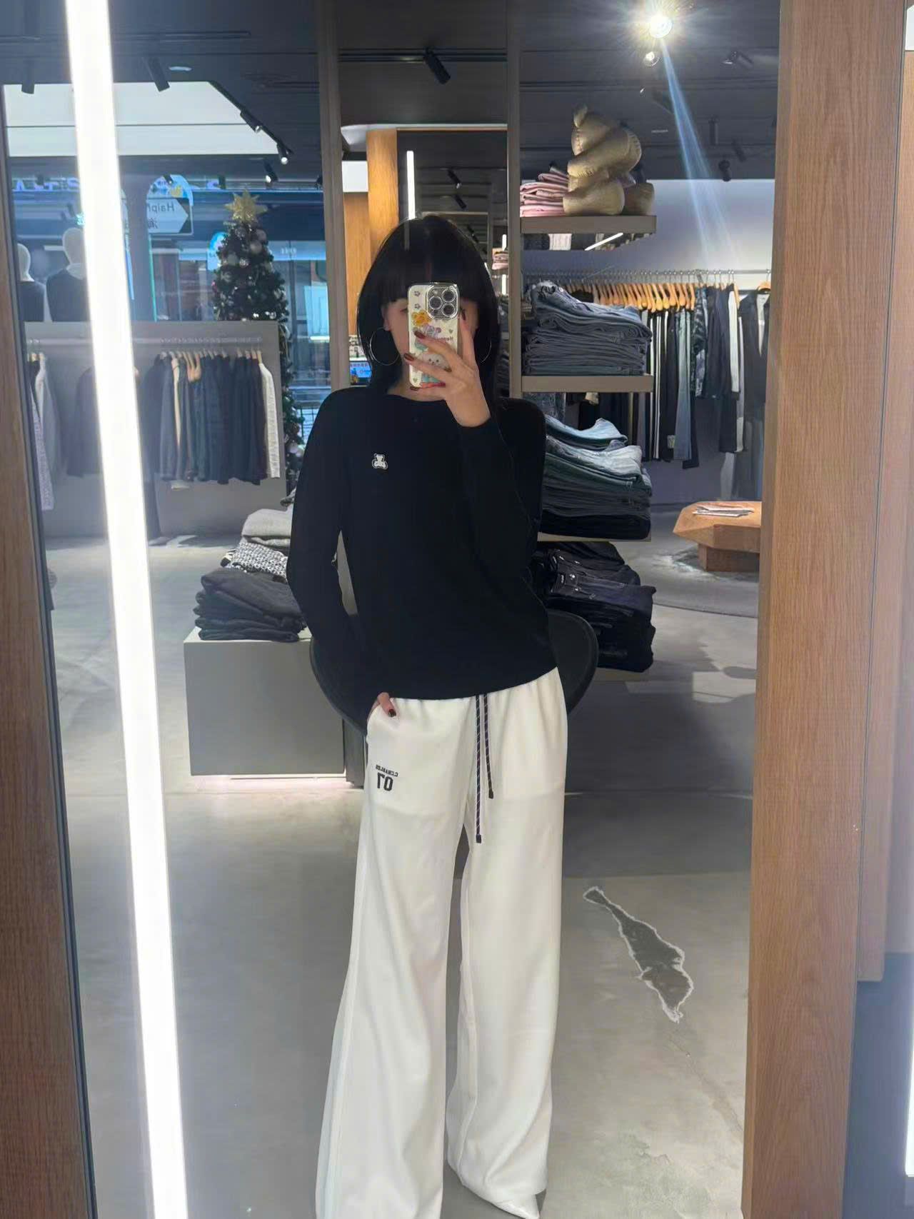  Áo len đen gấu trắng nhỏ 