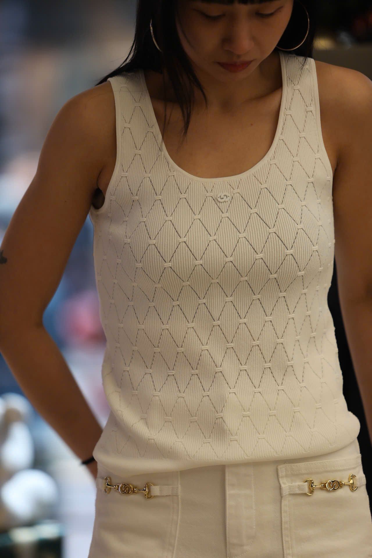  Áo tanktop trắng -họa tiết hình thoi 