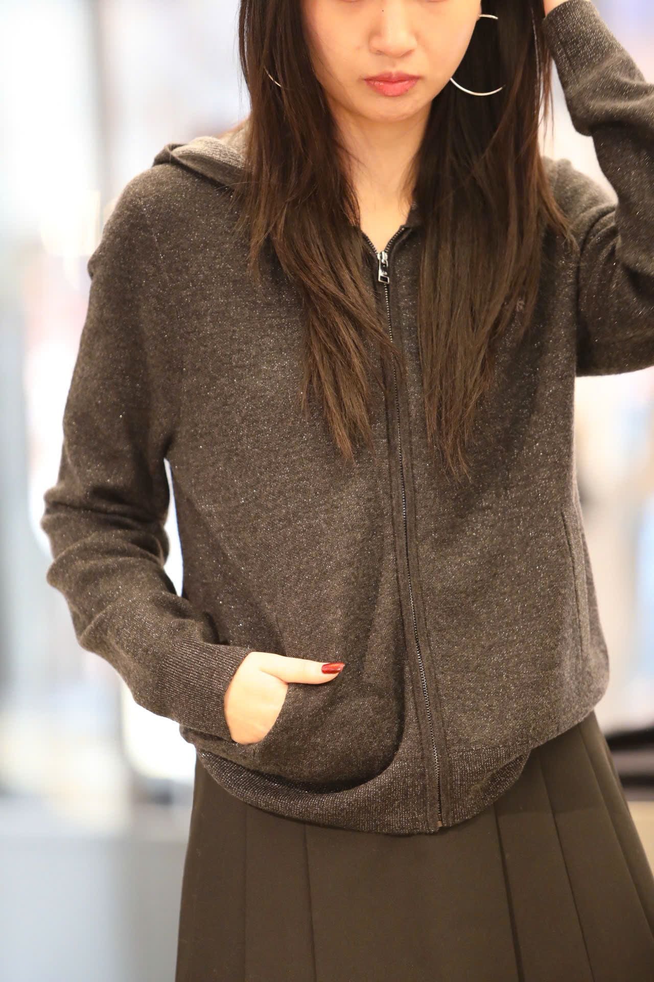  2.Áo khoác len xám có mũ - kéo khóa 