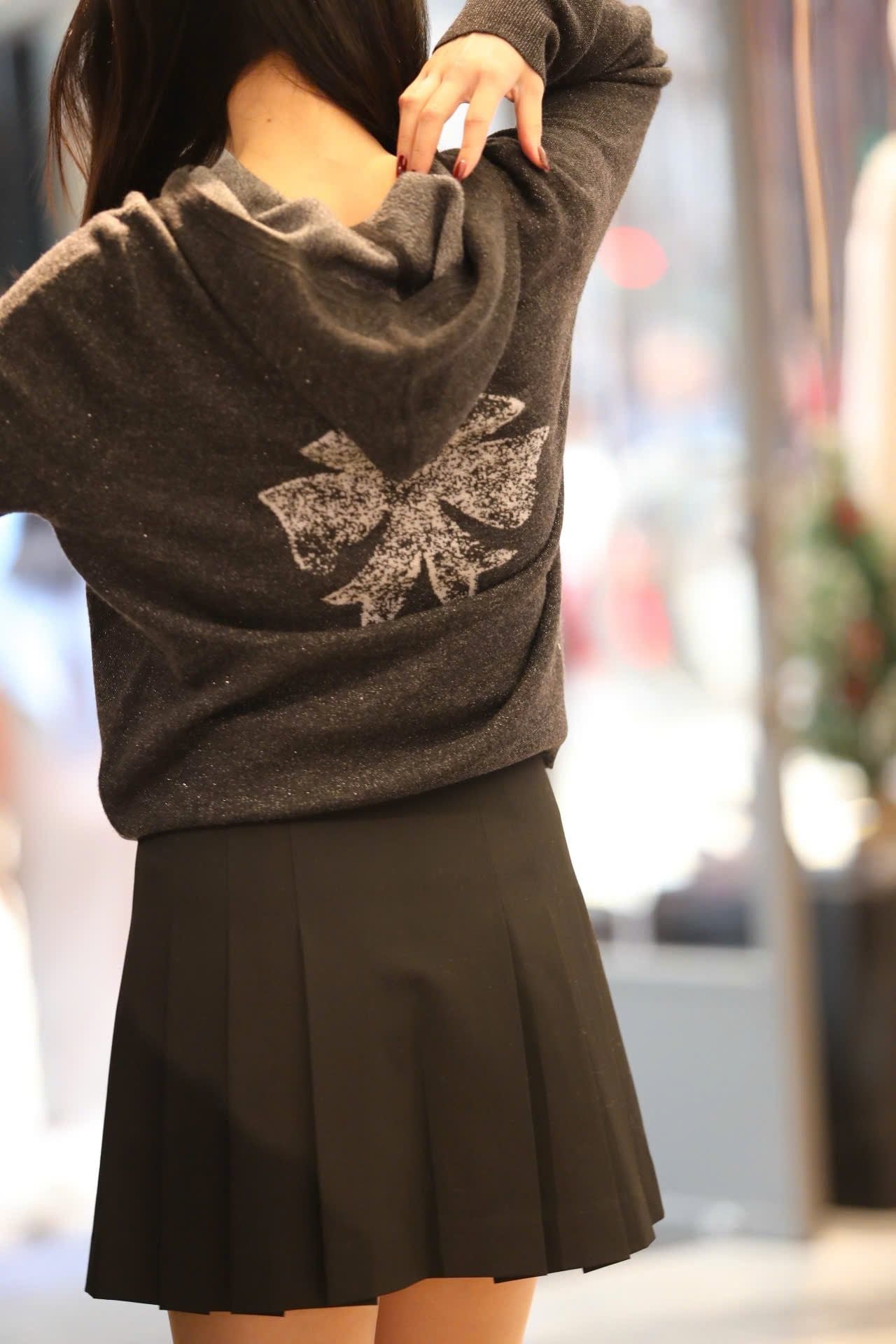  2.Áo khoác len xám có mũ - kéo khóa 