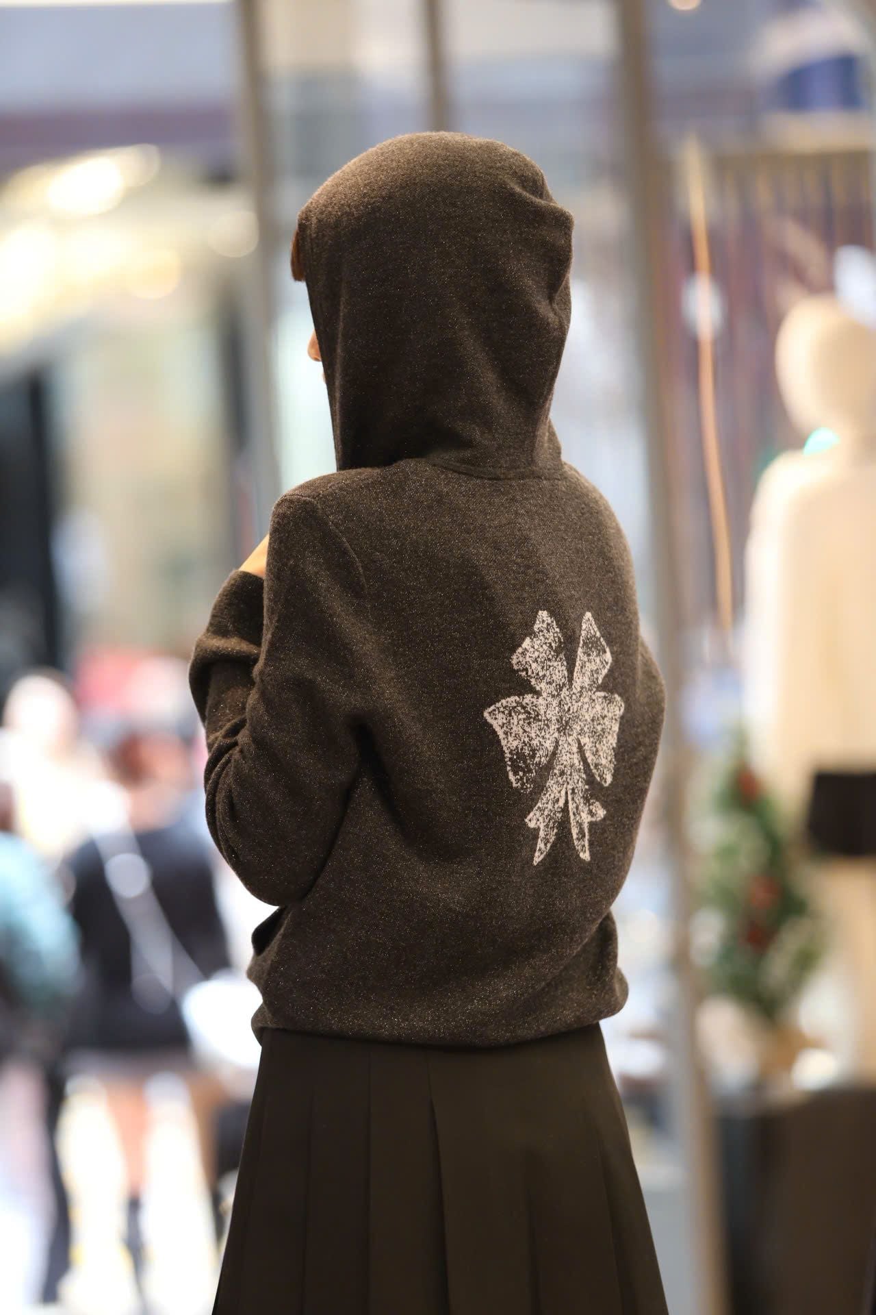  2.Áo khoác len xám có mũ - kéo khóa 