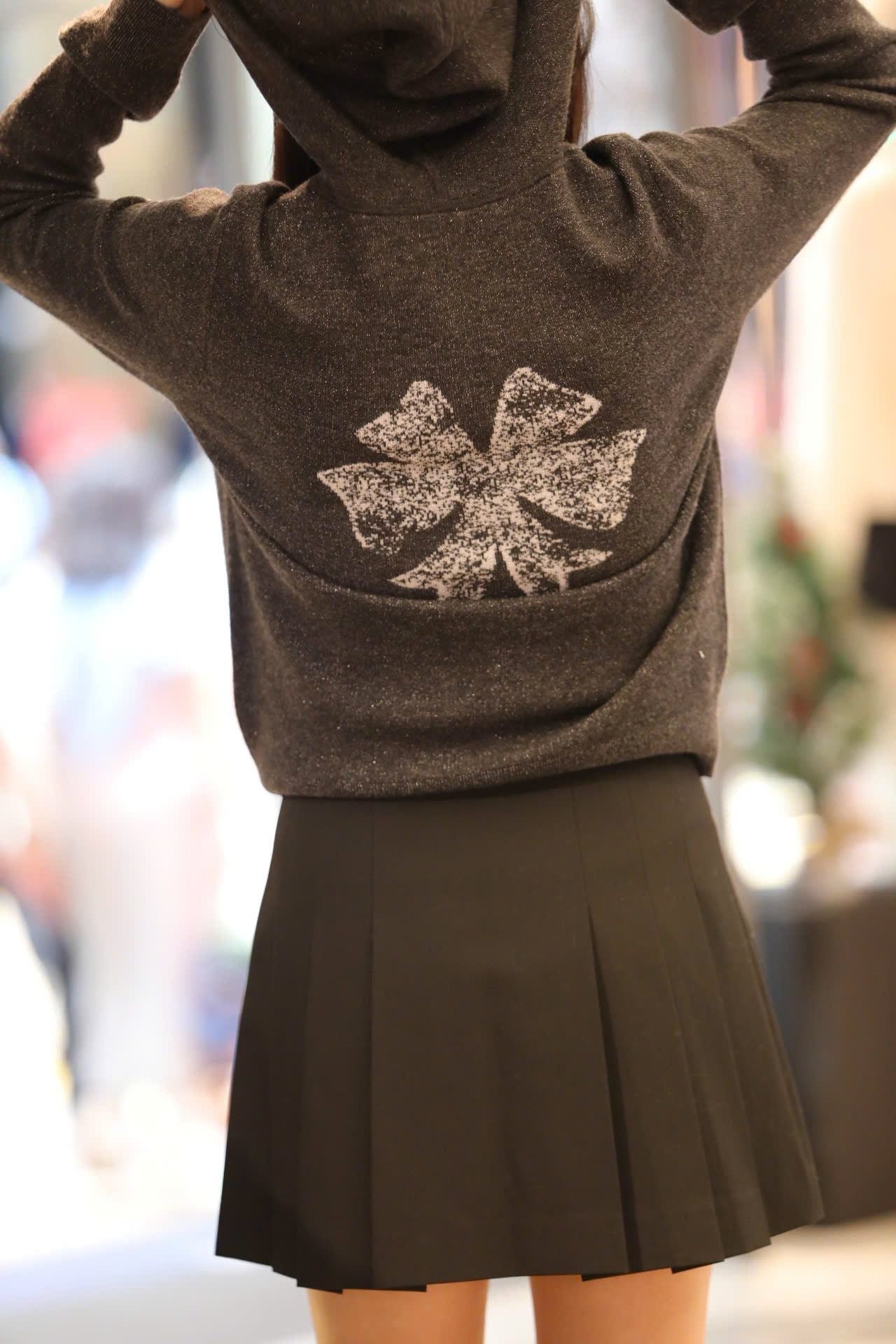  2.Áo khoác len xám có mũ - kéo khóa 