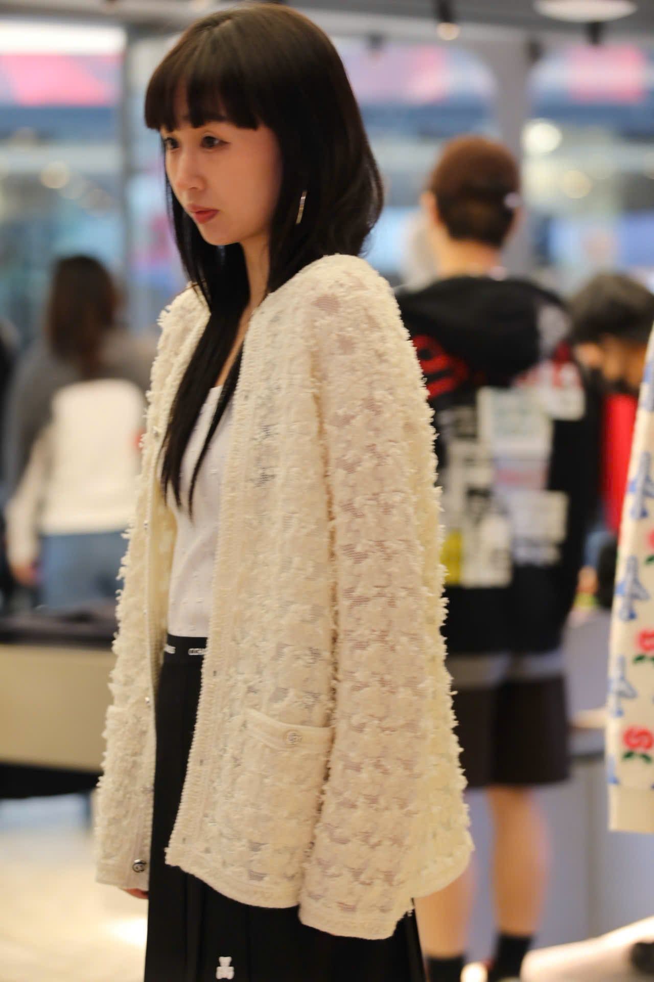  Áo CDG trắng kem cúc bạc dáng dài 