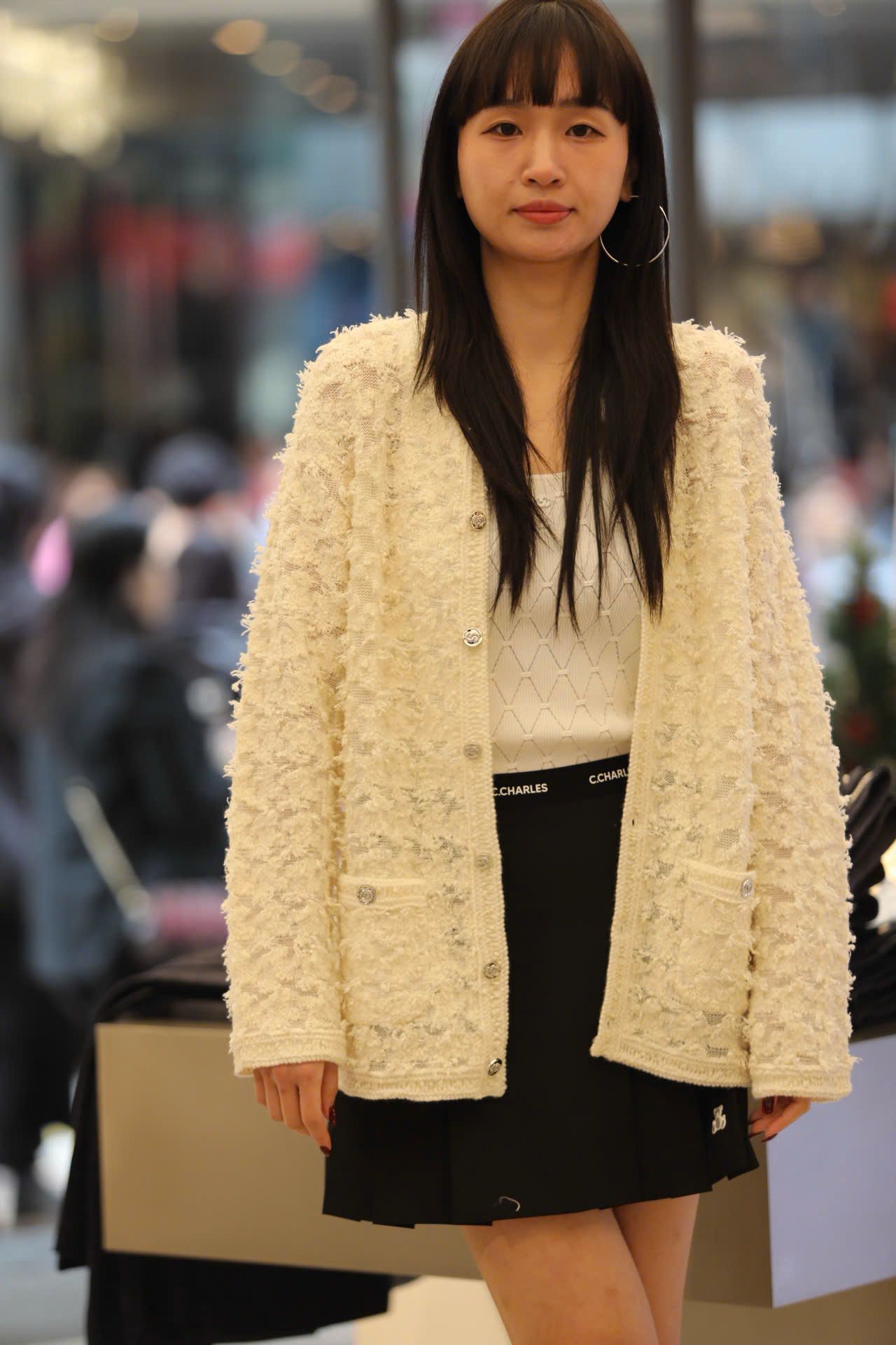  Áo CDG trắng kem cúc bạc dáng dài 