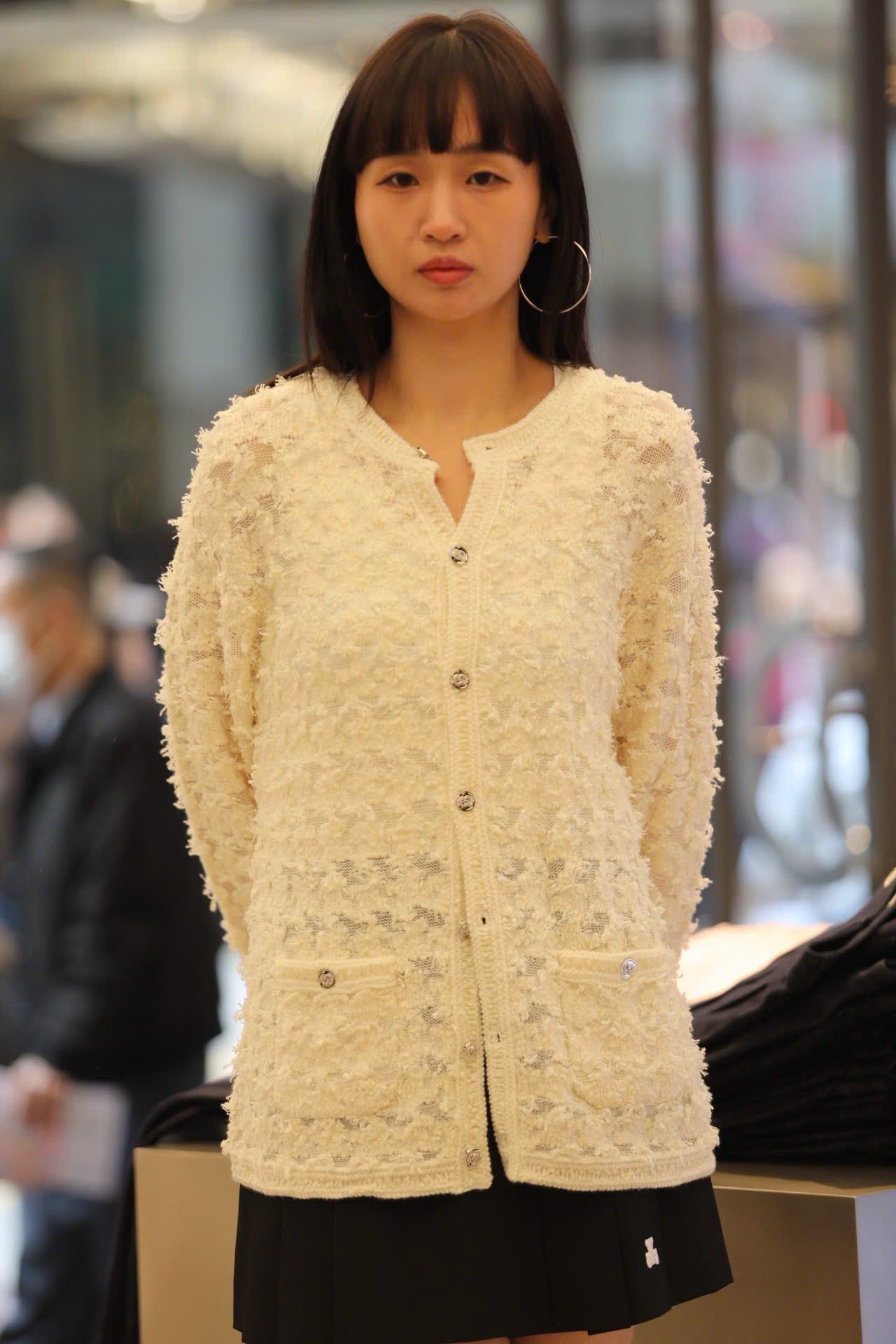  Áo CDG trắng kem cúc bạc dáng dài 