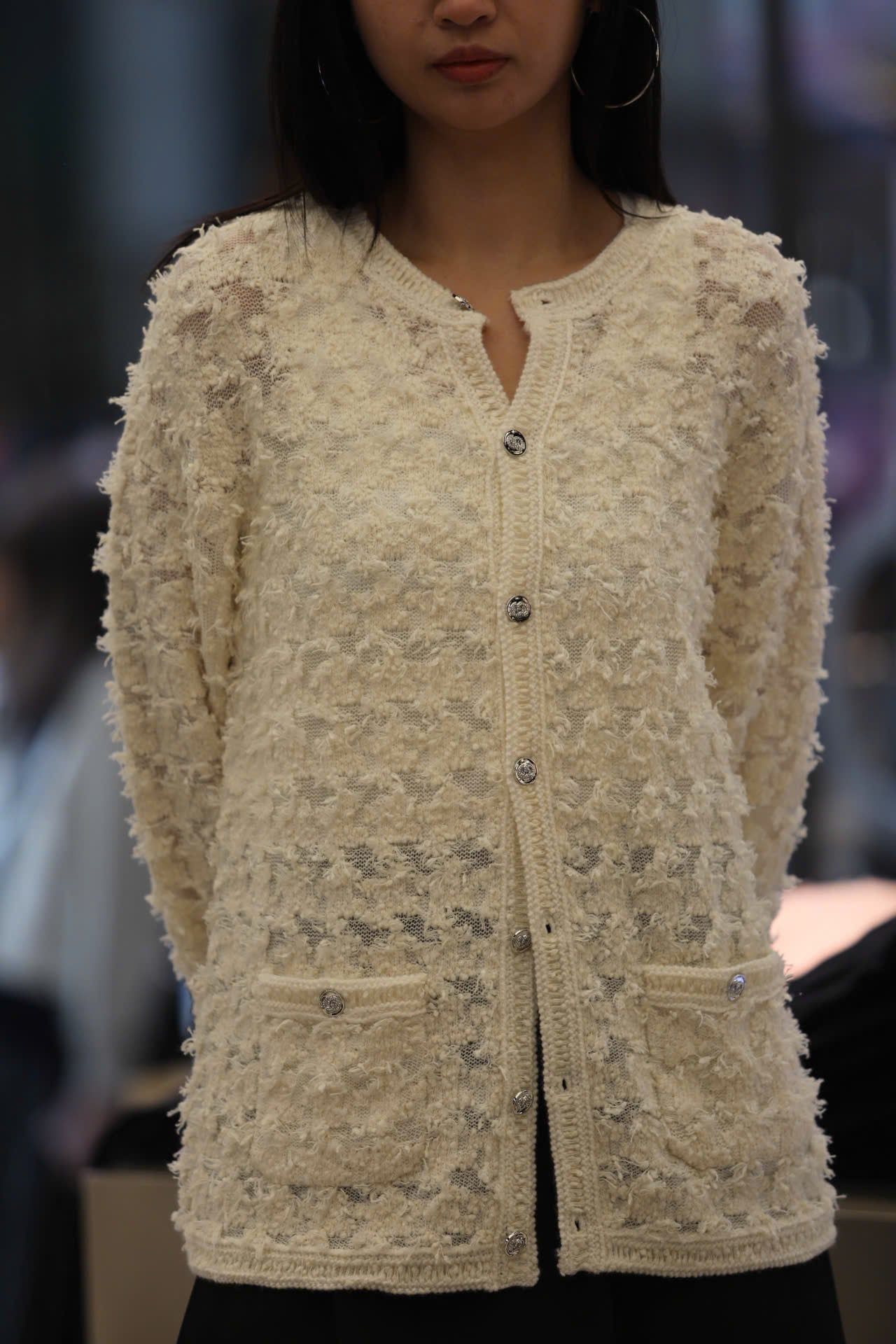  Áo CDG trắng kem cúc bạc dáng dài 