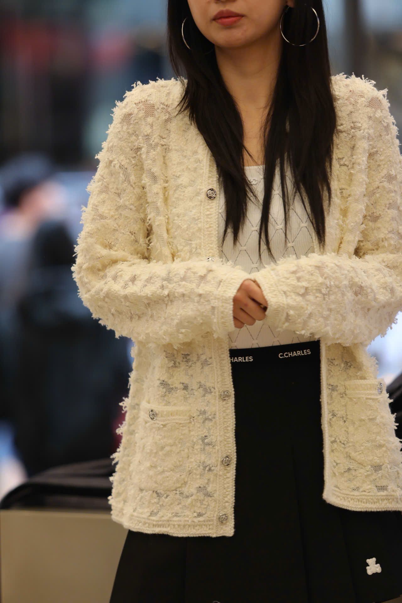  Áo CDG trắng kem cúc bạc dáng dài 