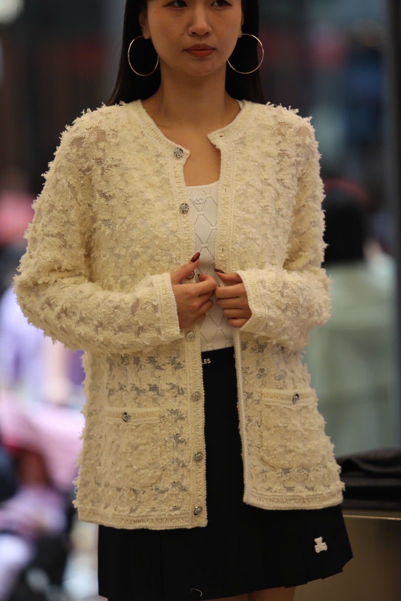  Áo CDG trắng kem cúc bạc dáng dài 