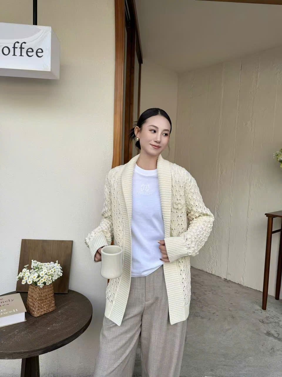  Áo choàng trắng lưới thắt dây 