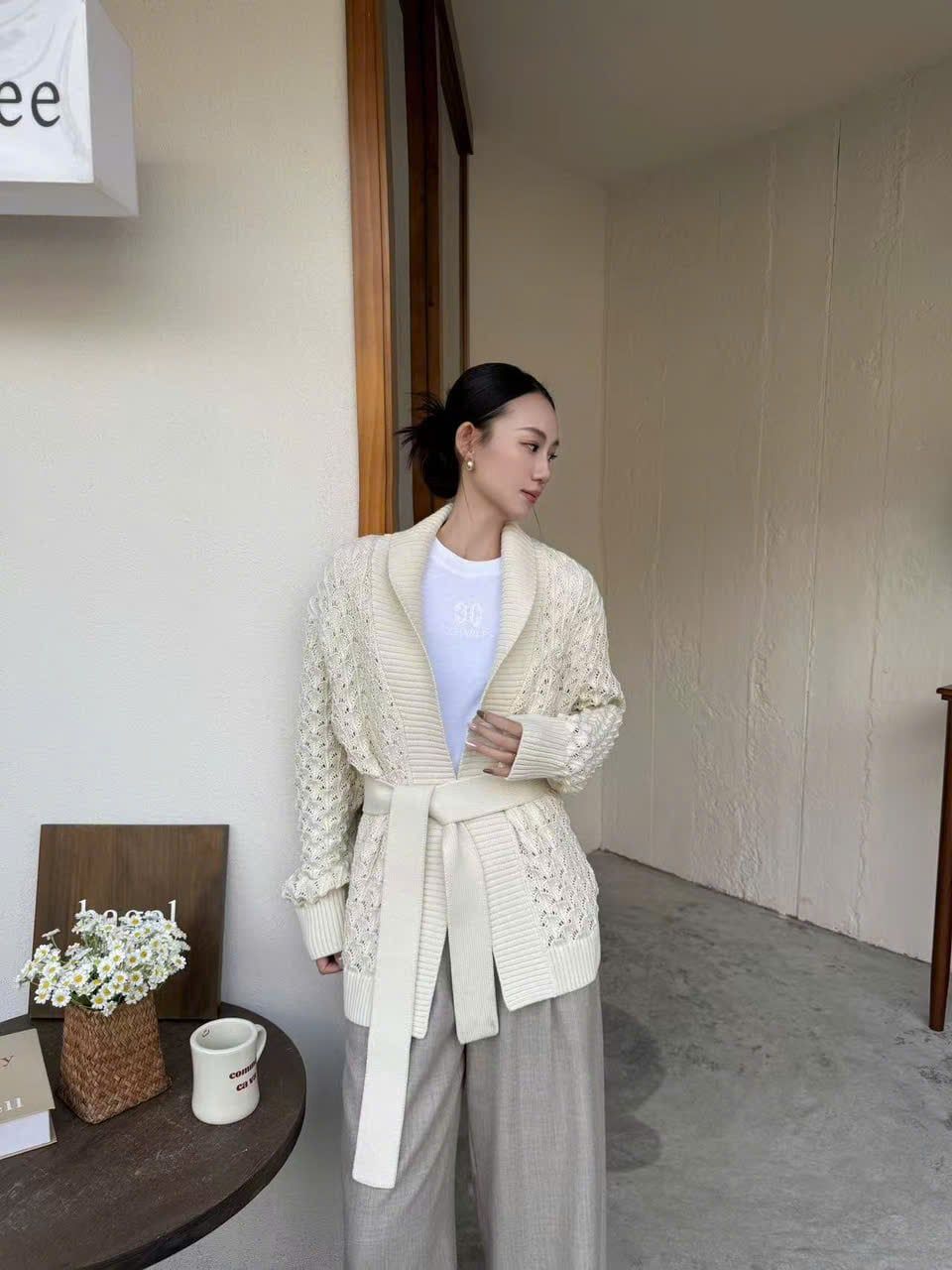  Áo choàng trắng lưới thắt dây 