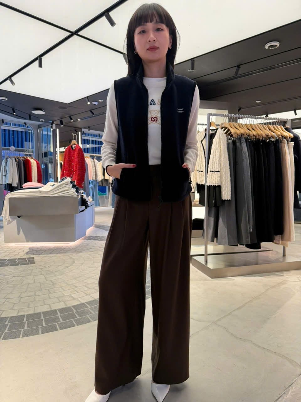  1.Quần vải dài nâu 