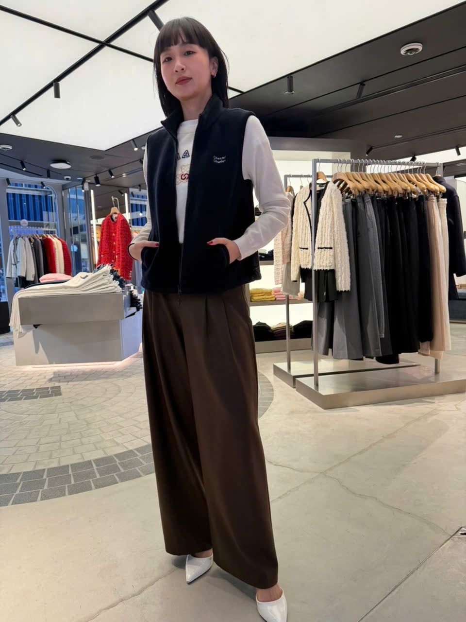  1.Quần vải dài nâu 