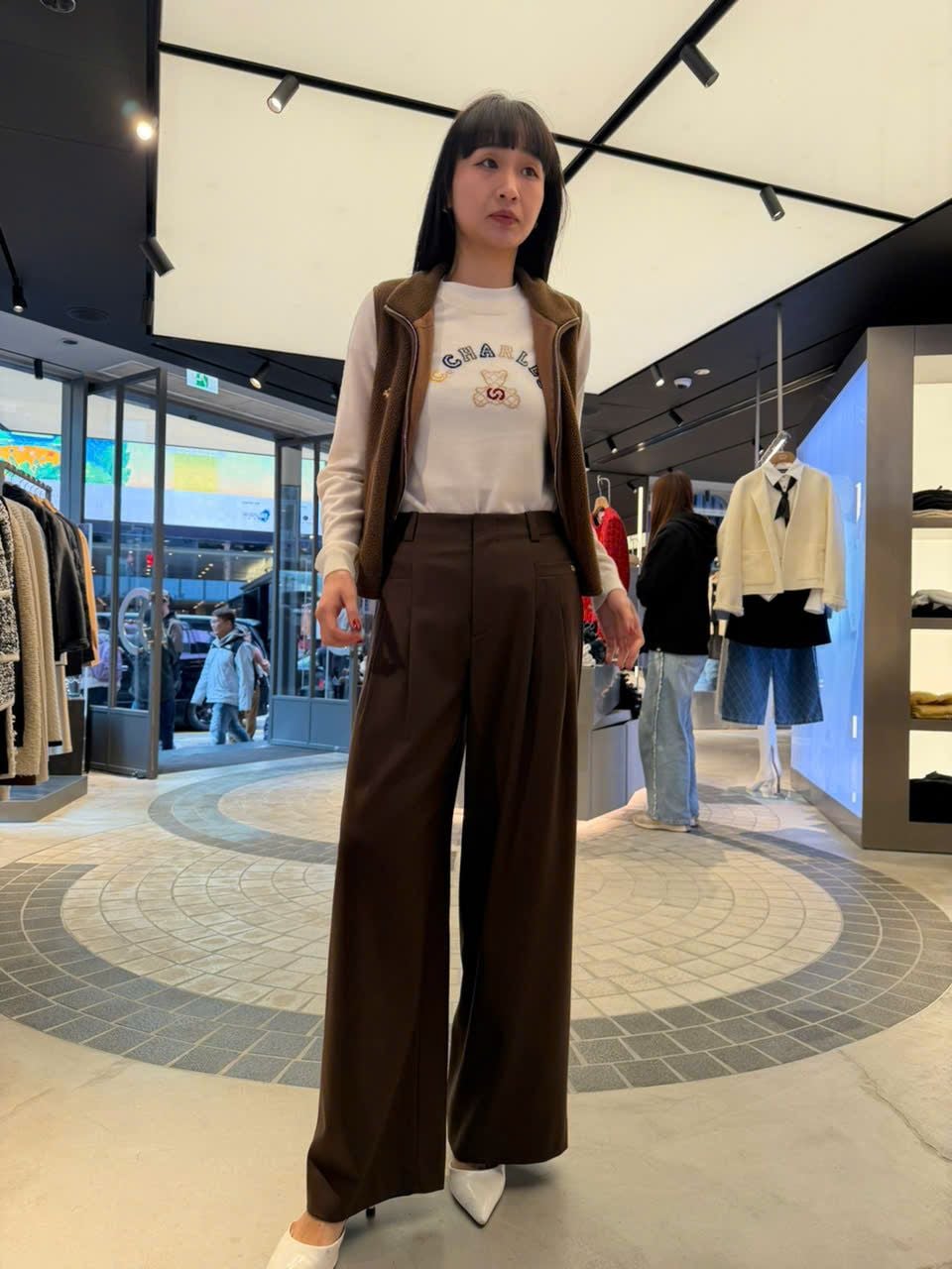  1.Quần vải dài nâu 