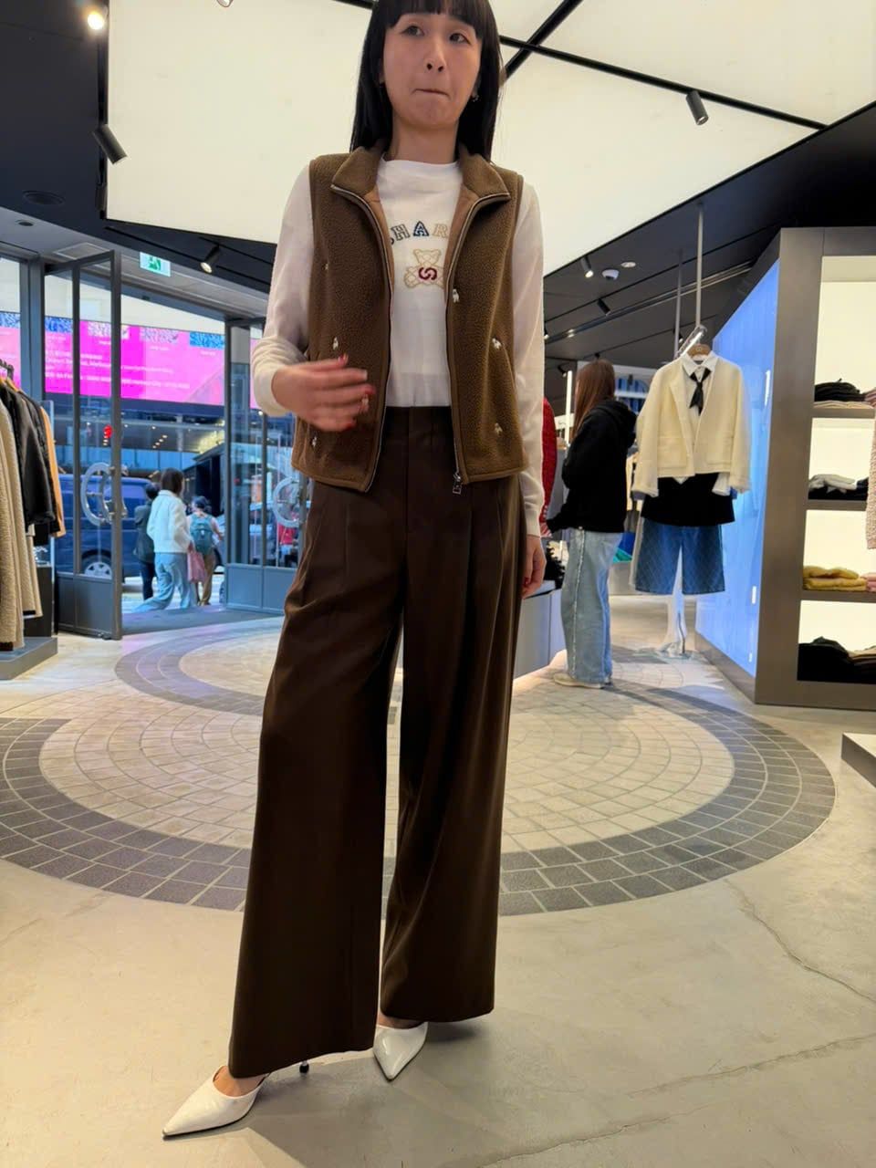  1.Quần vải dài nâu 