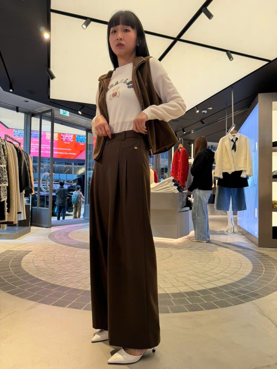  1.Quần vải dài nâu 