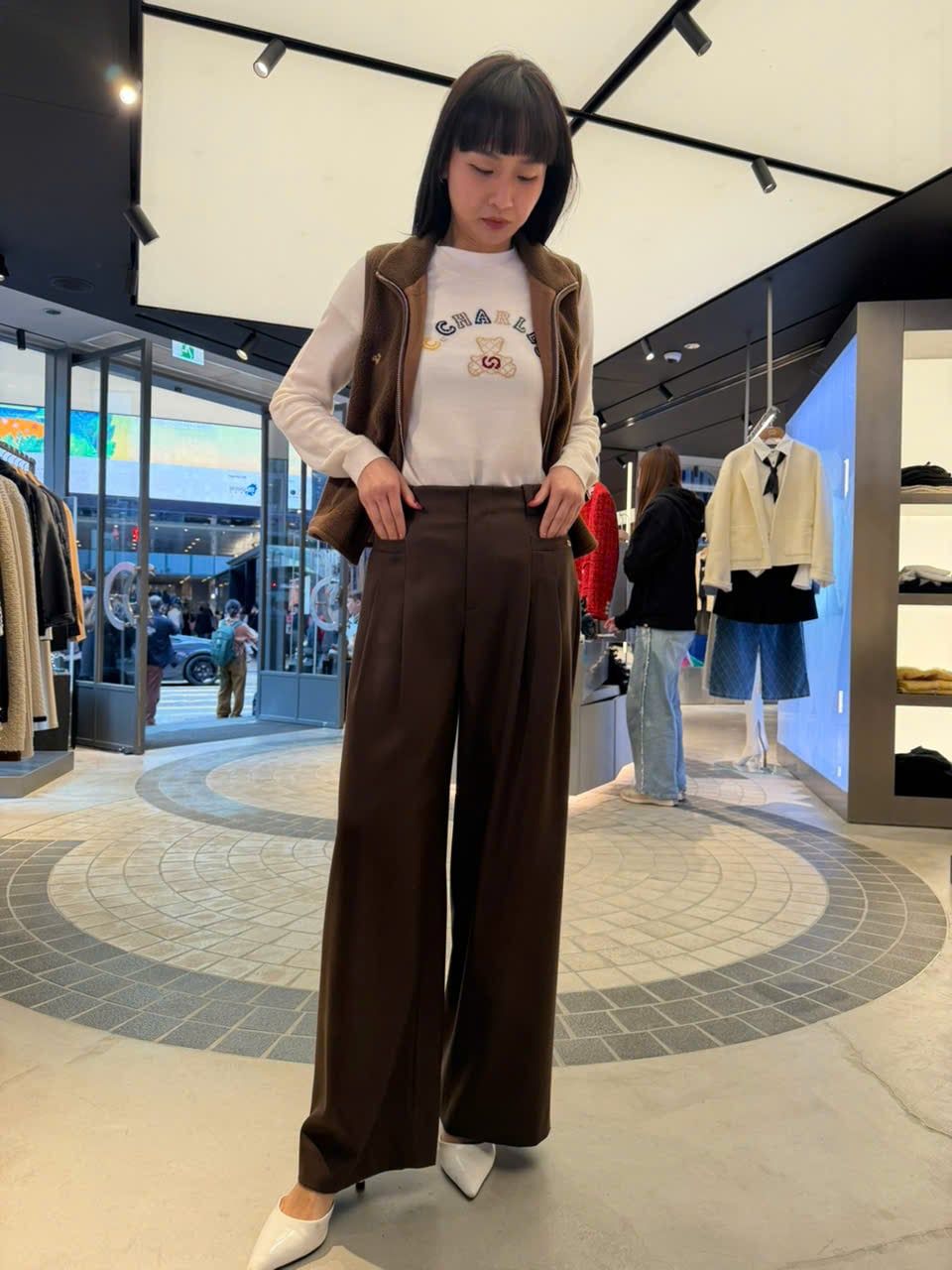  1.Quần vải dài nâu 