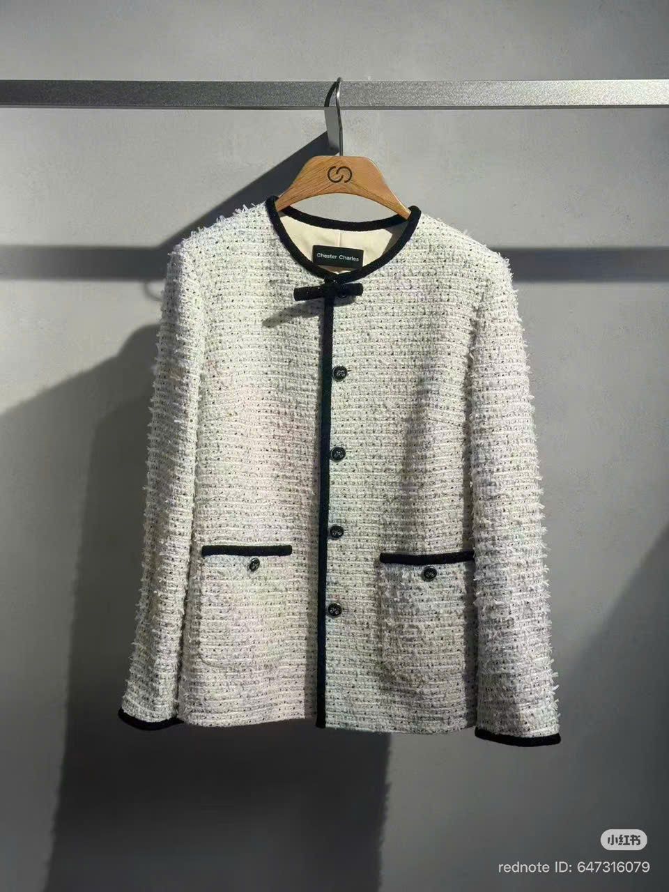  Áo tweed trắng dài viền đen 2 túi - đính nơ cổ 