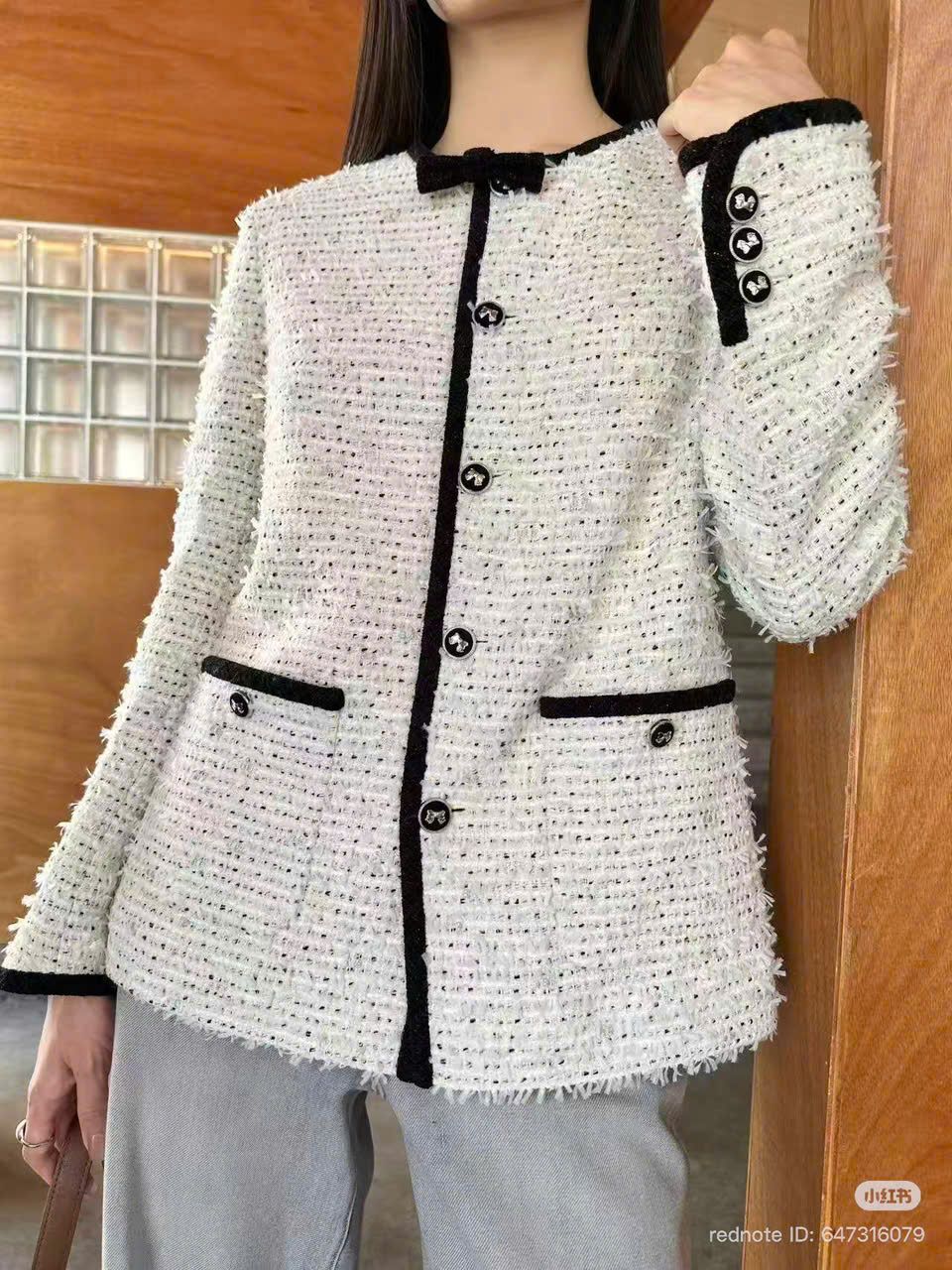  Áo tweed trắng dài viền đen 2 túi - đính nơ cổ 