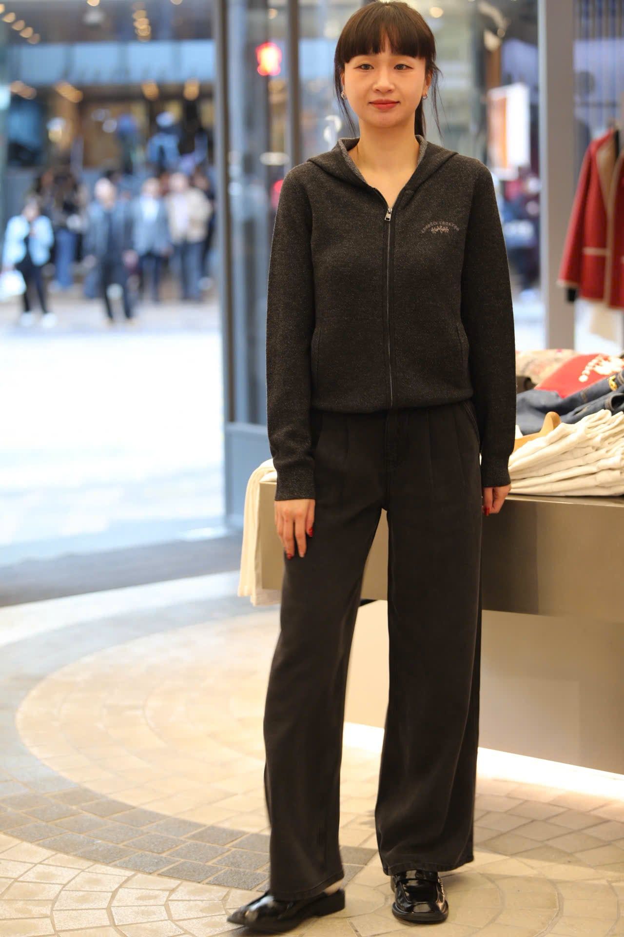  2.Áo khoác len xám có mũ - kéo khóa 