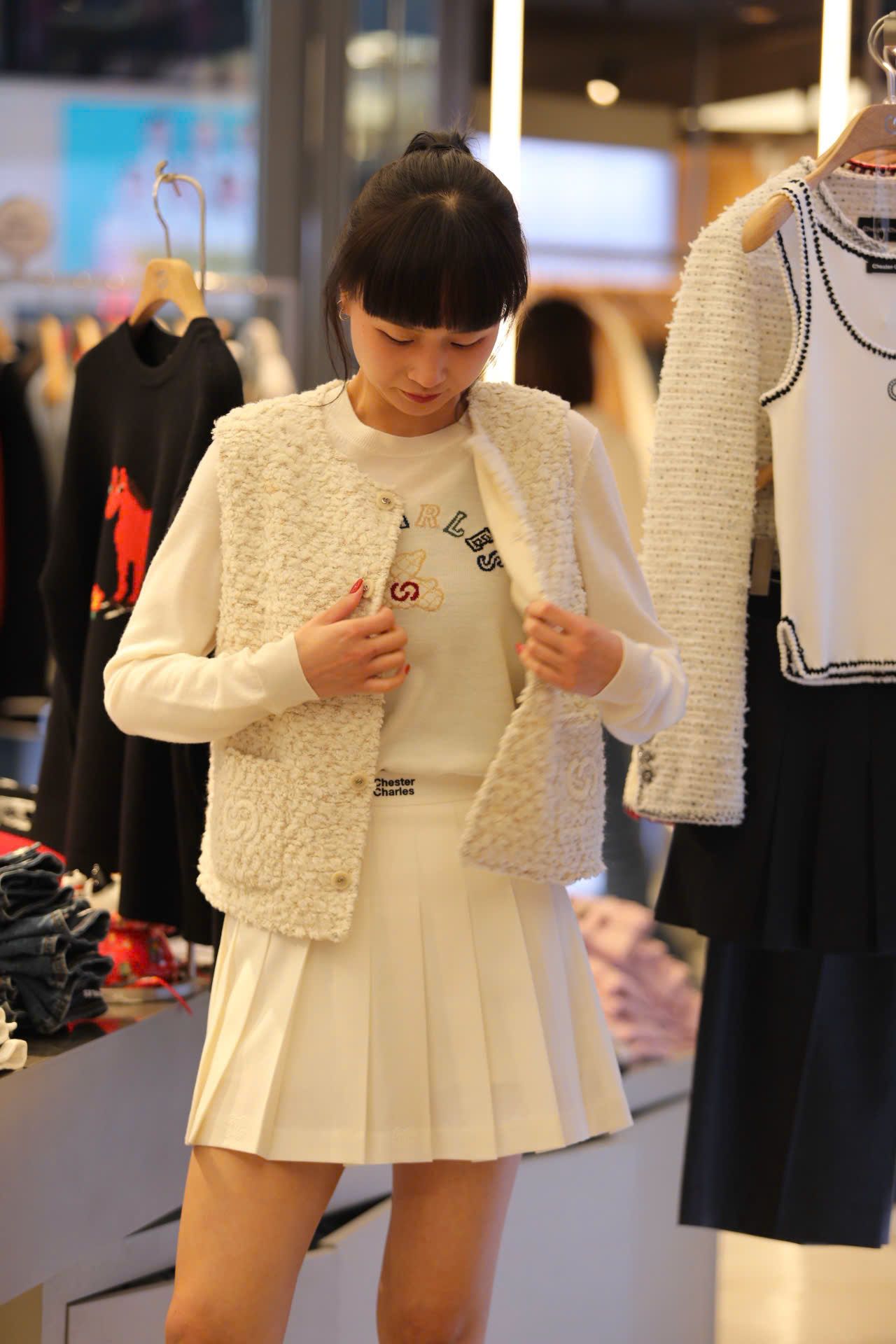  Áo Gile tweed Be kem-2 túi Logo 