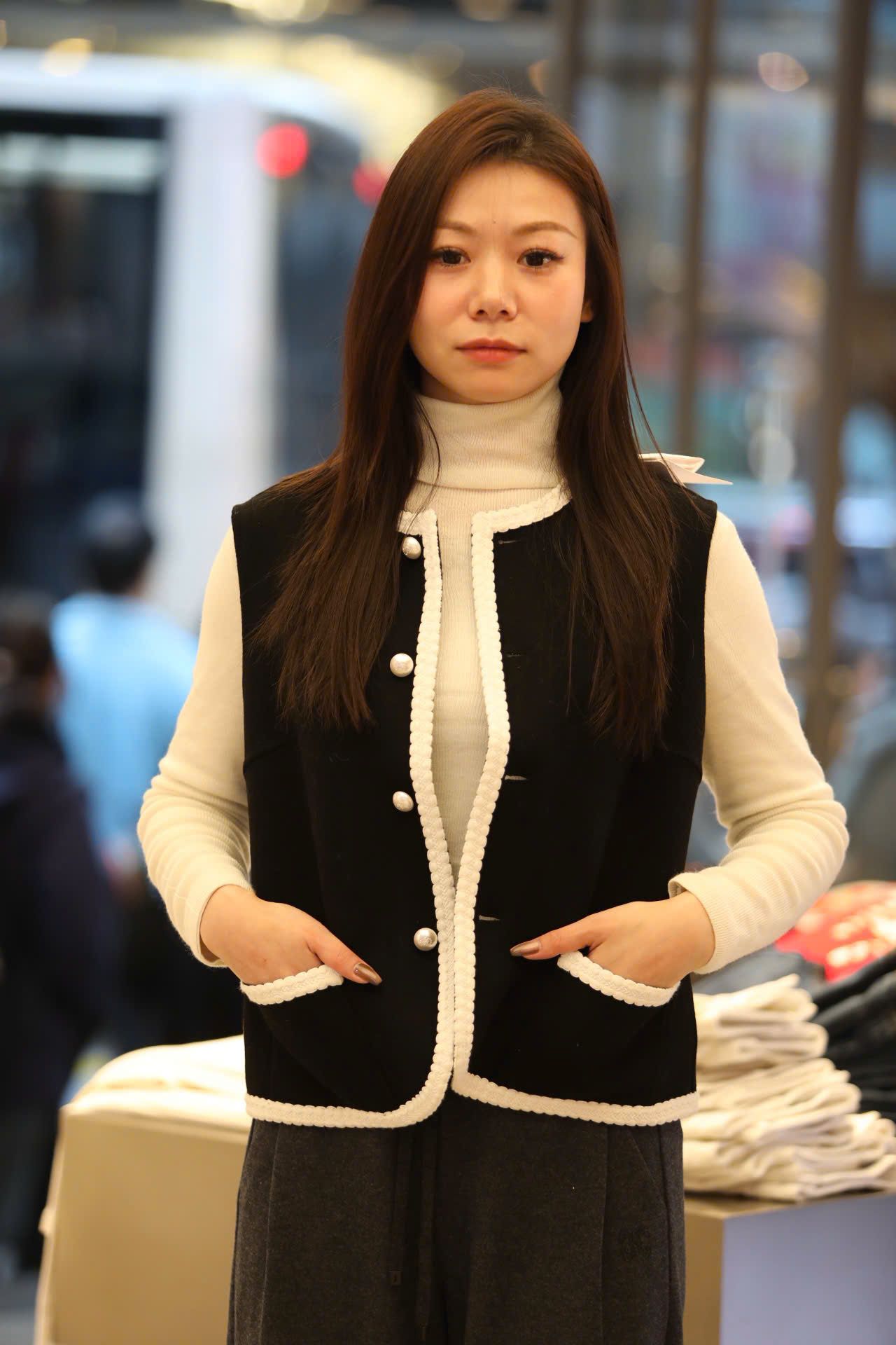  Áo ghile đen - viền trắng, cúc ngọc 