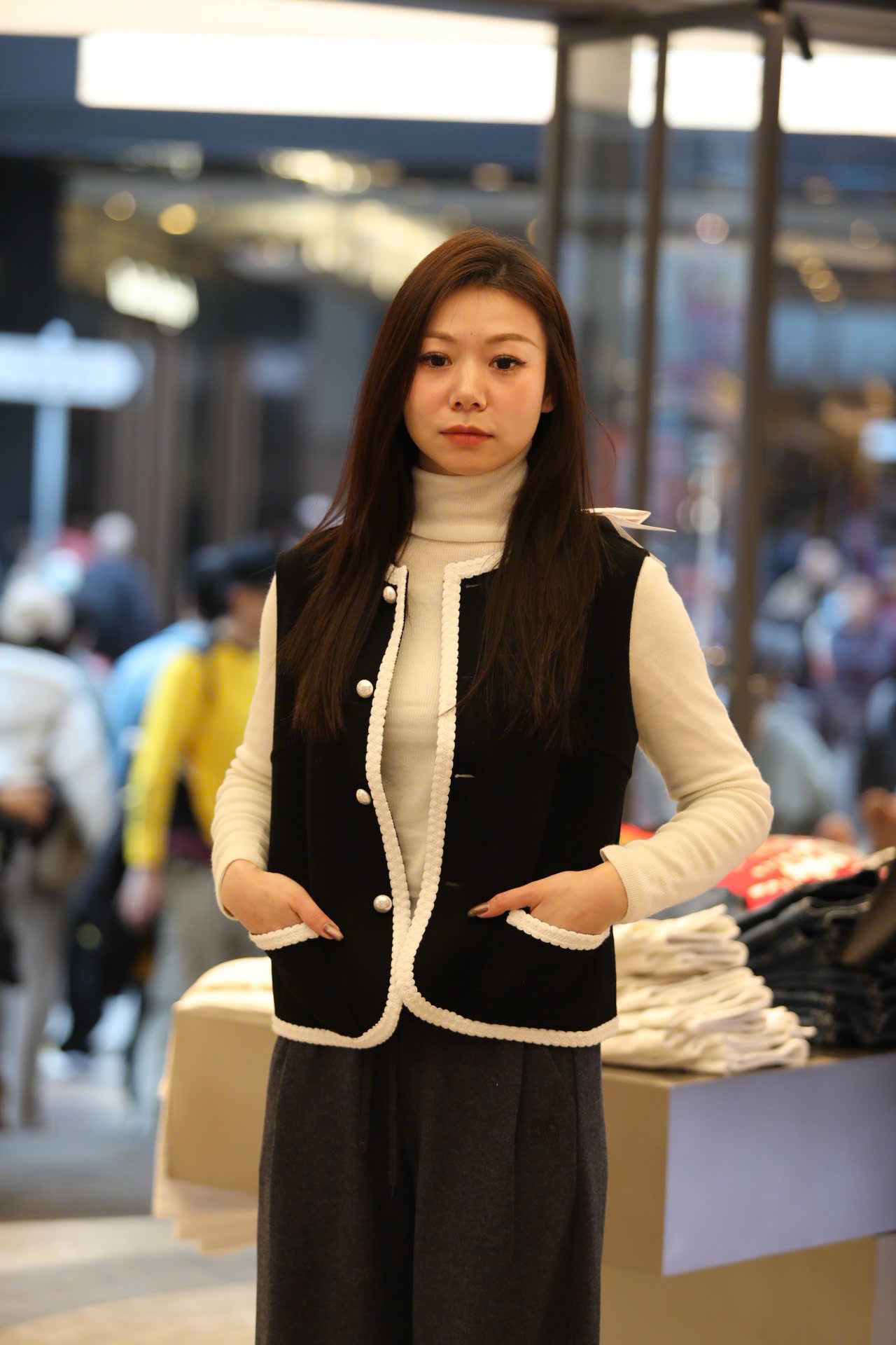  Áo ghile đen - viền trắng, cúc ngọc 