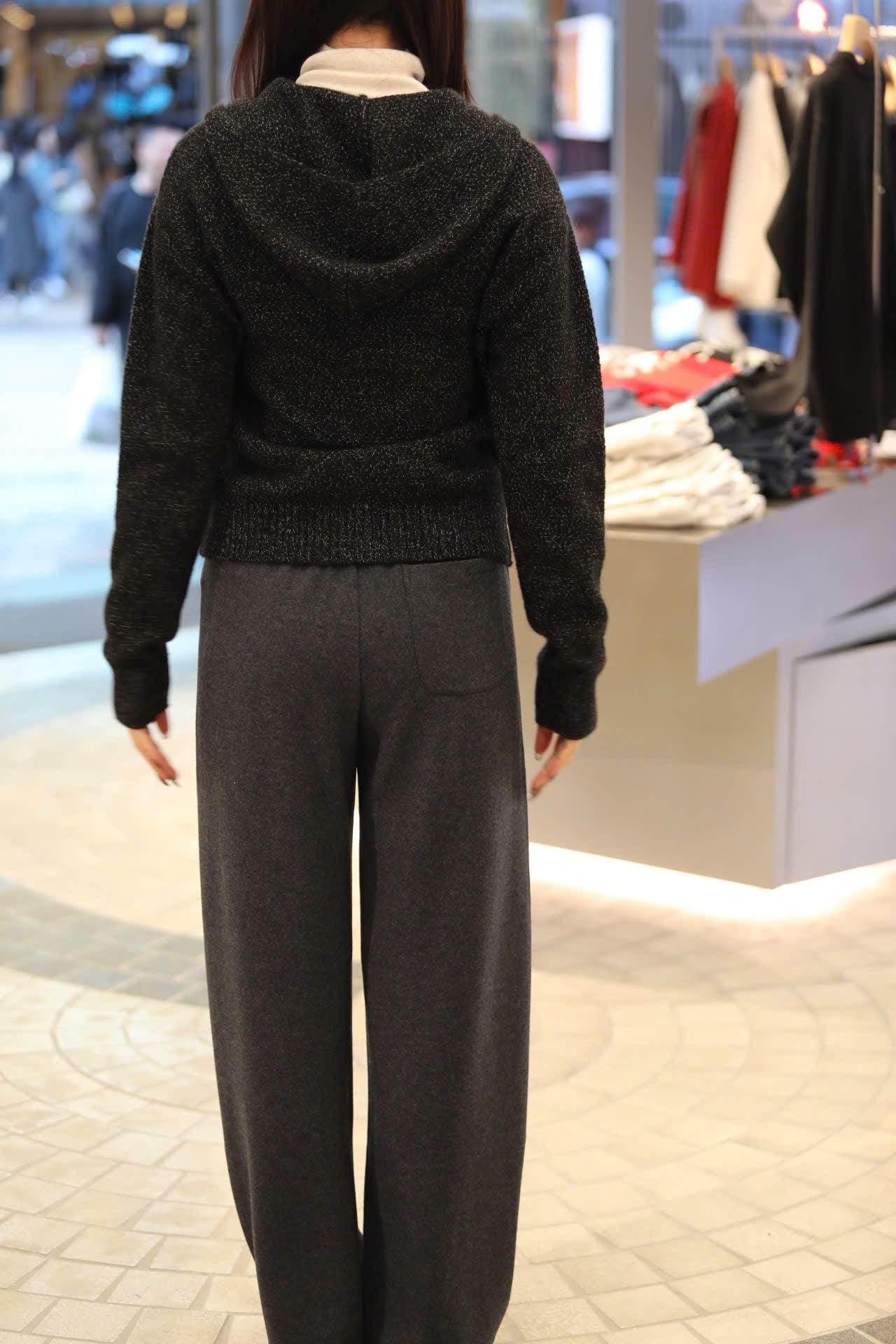  Áo khoác kéo khóa đen ánh kim,túi logo 