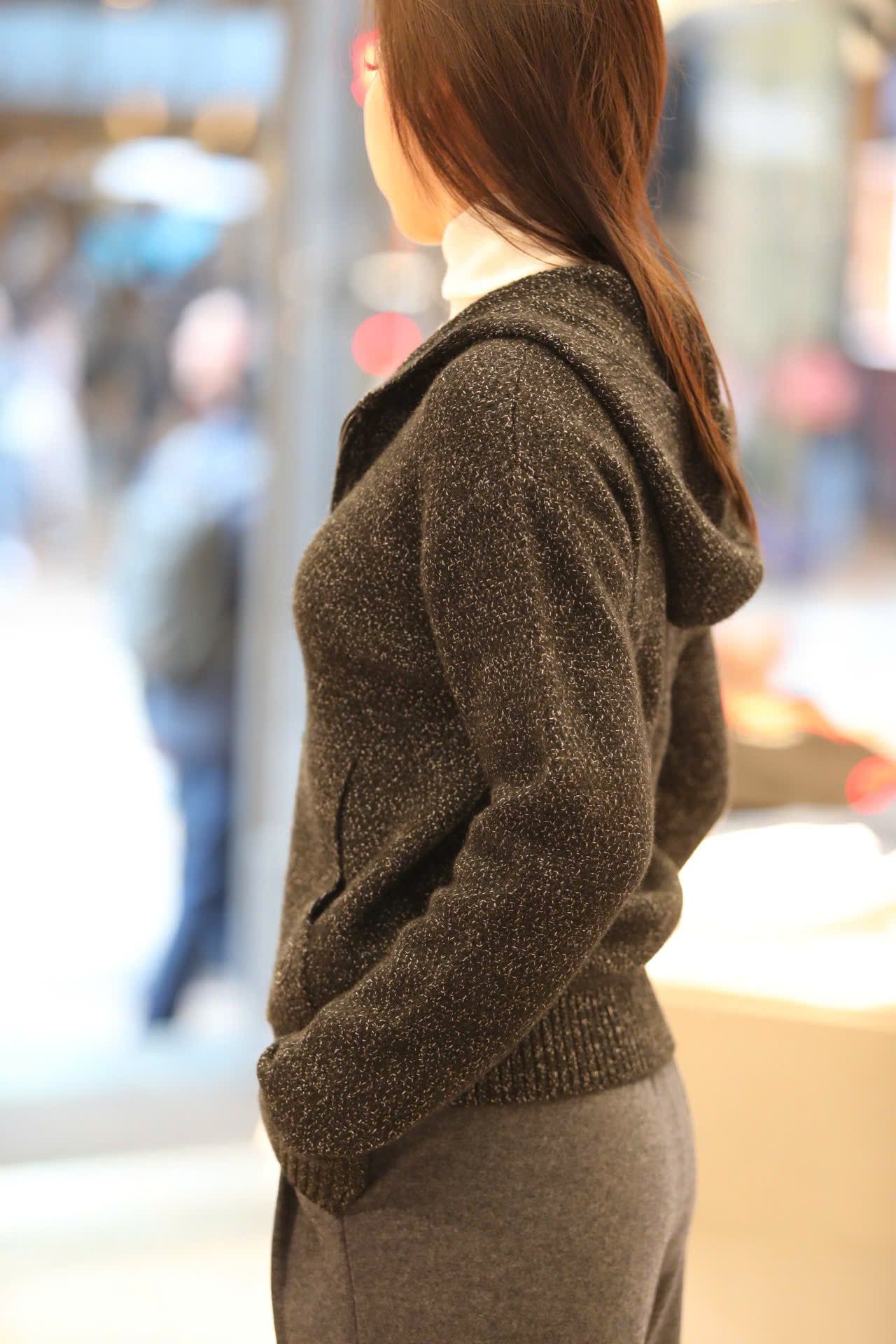  Áo khoác kéo khóa đen ánh kim,túi logo 