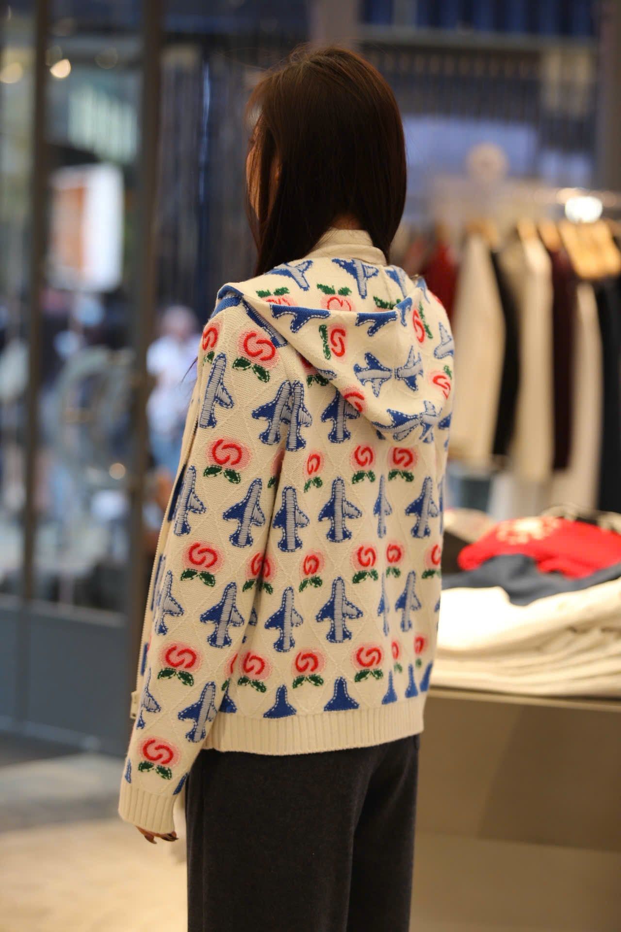  Áo khoác có mũ trắng kéo khóa họa tiết máy bay 