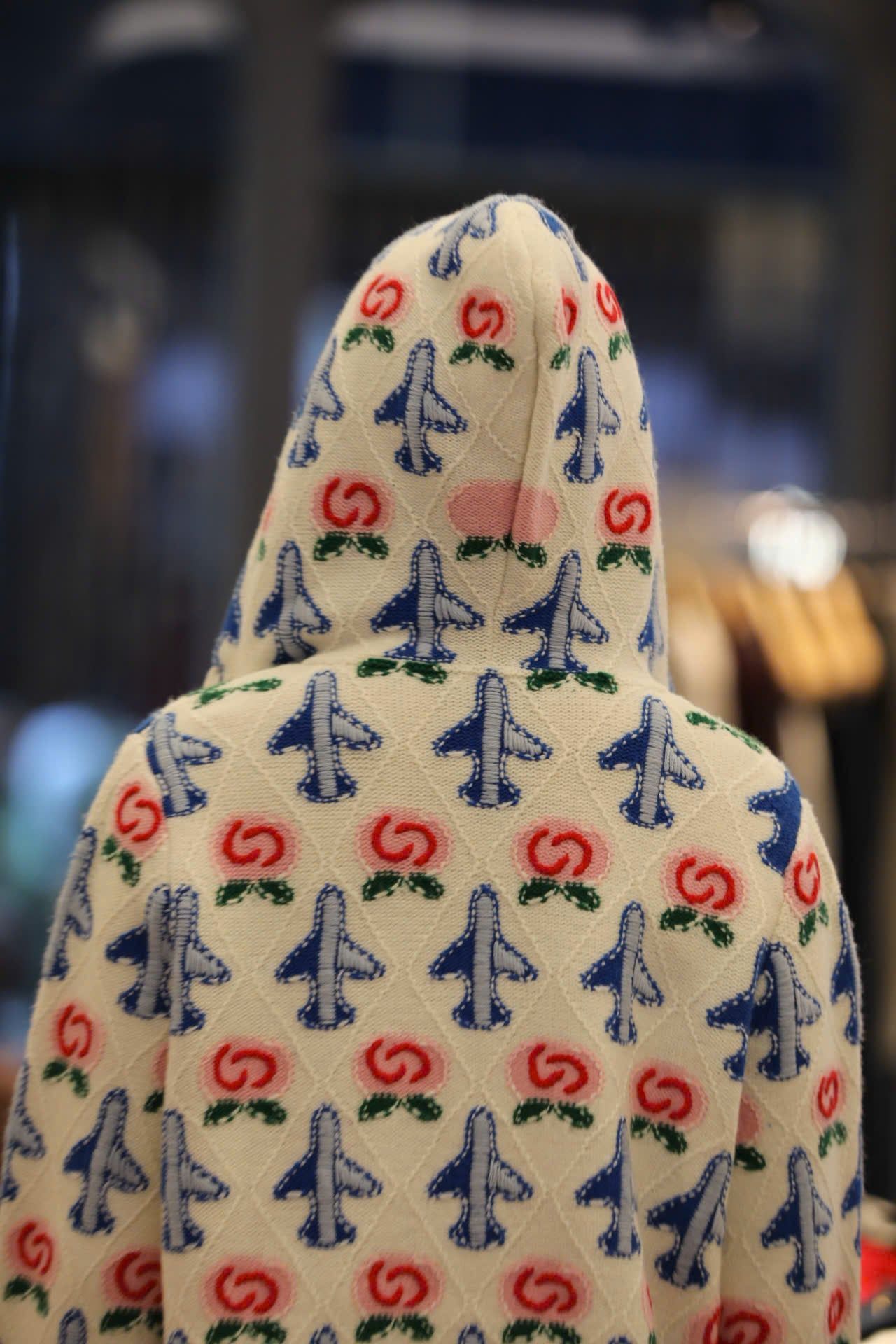  Áo khoác có mũ trắng kéo khóa họa tiết máy bay 