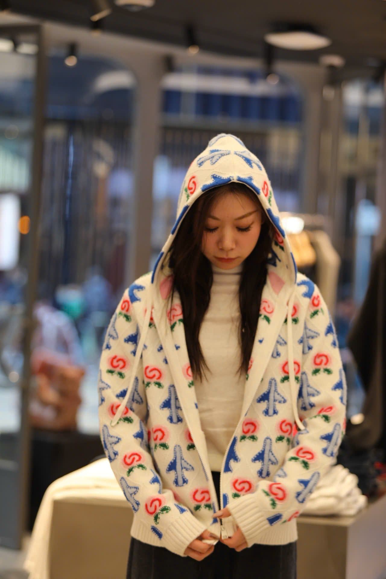  Áo khoác có mũ trắng kéo khóa họa tiết máy bay 