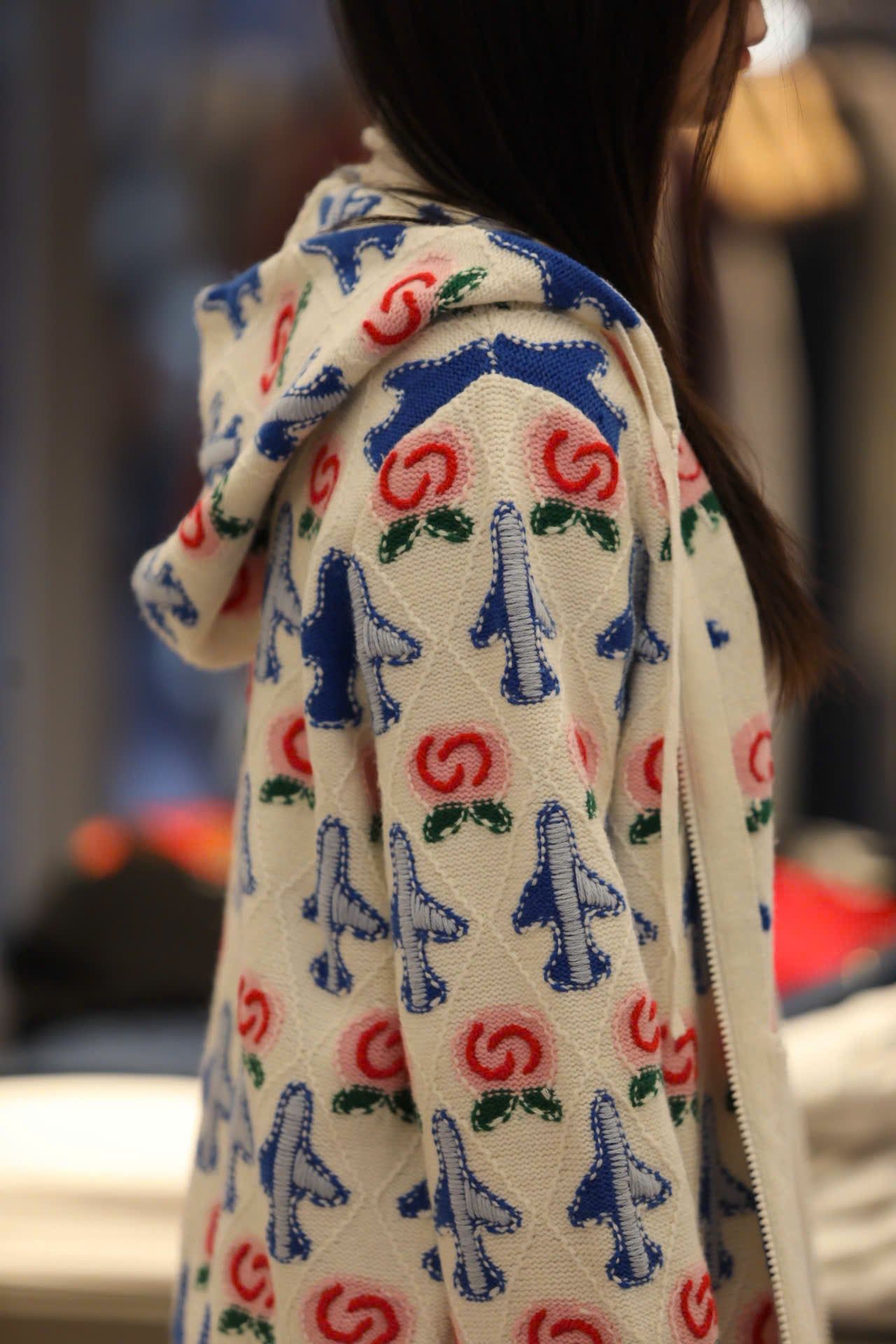  Áo khoác có mũ trắng kéo khóa họa tiết máy bay 