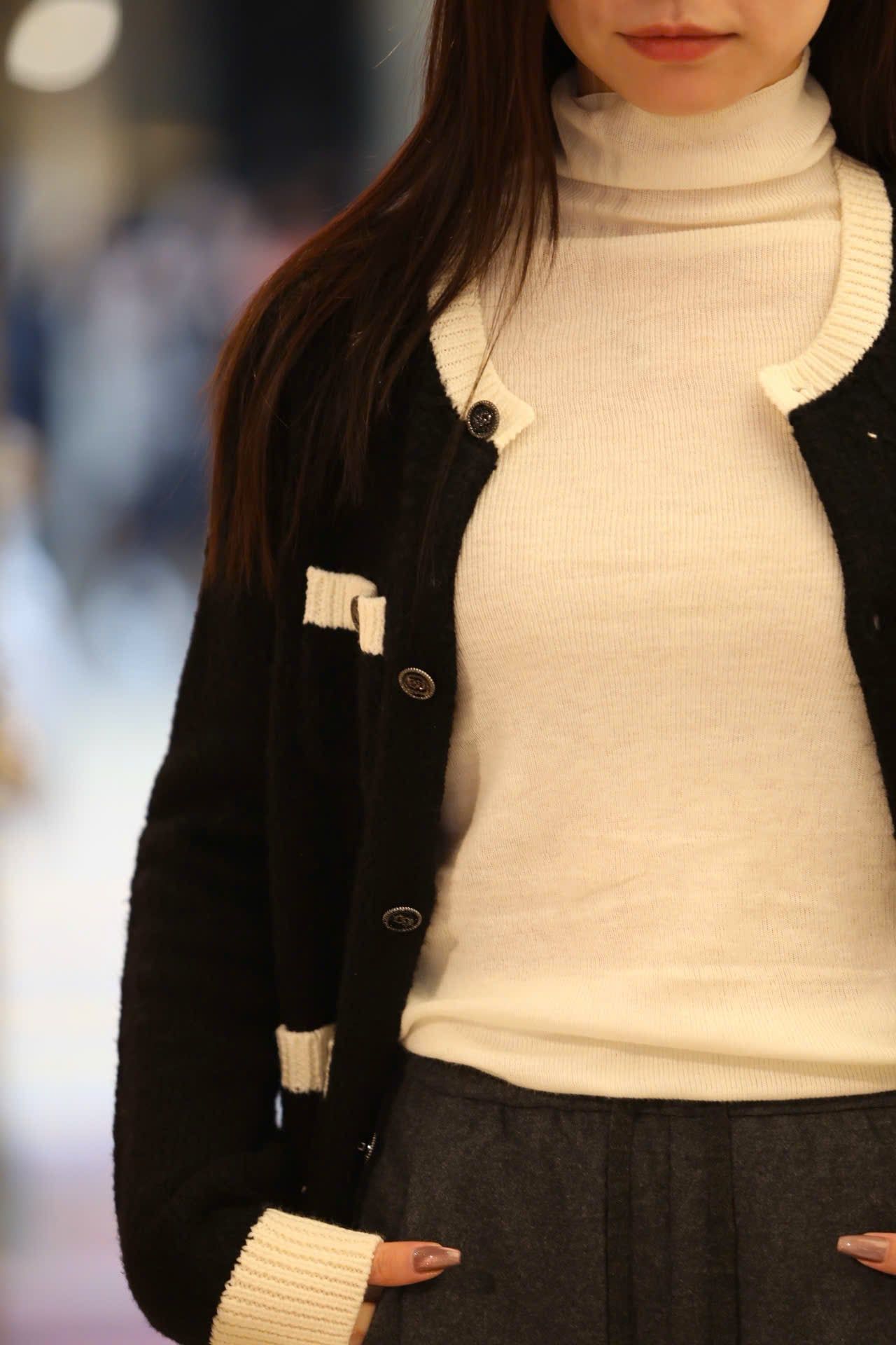  Áo CDG đen, 4 túi viền trắng 