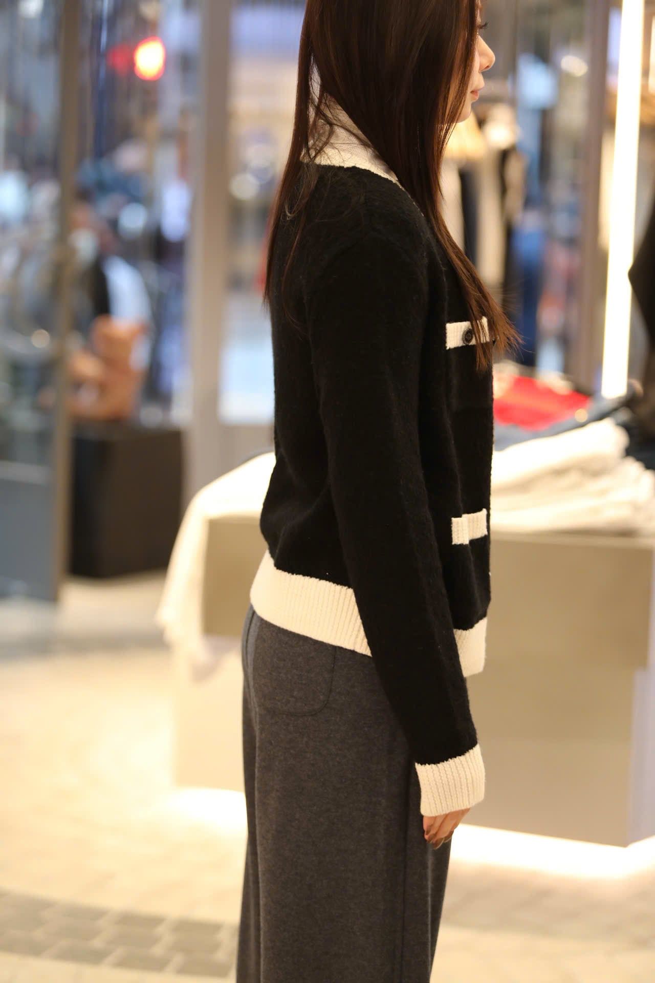  Áo CDG đen, 4 túi viền trắng 