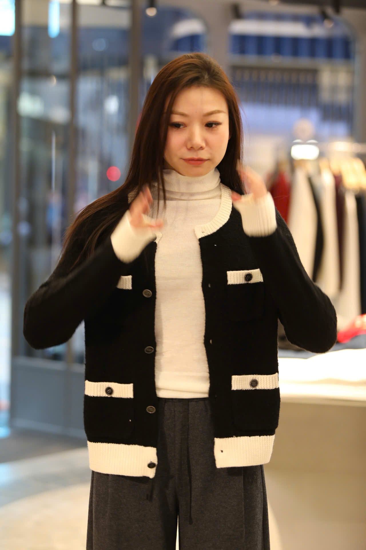  Áo CDG đen, 4 túi viền trắng 