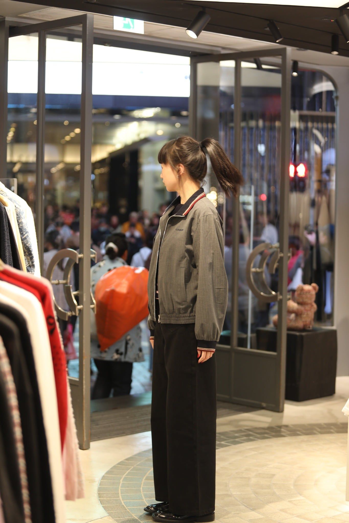  1.Áo khoác xám kéo khóa viền đỏ (SET) 