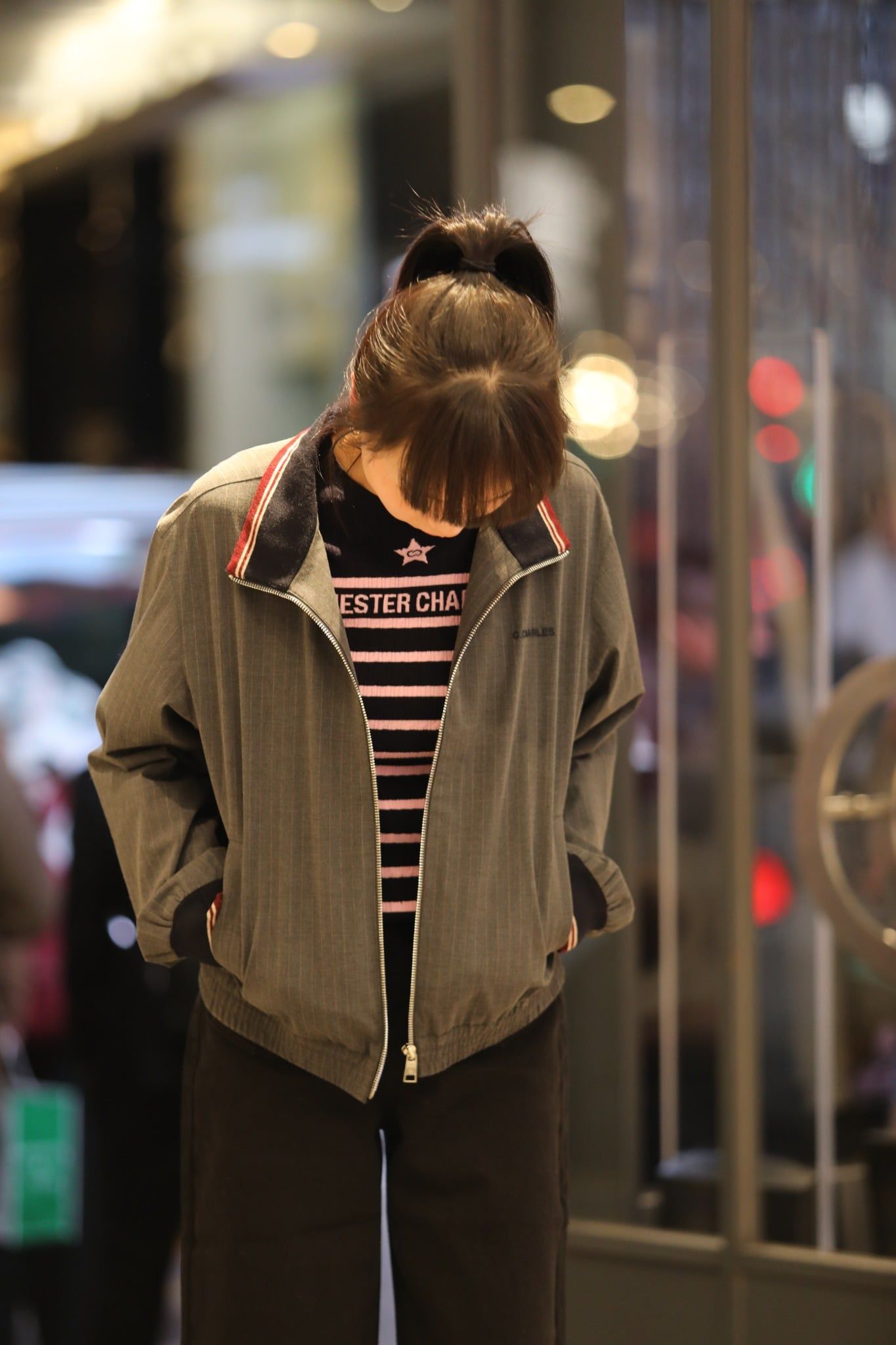  1.Áo khoác xám kéo khóa viền đỏ (SET) 