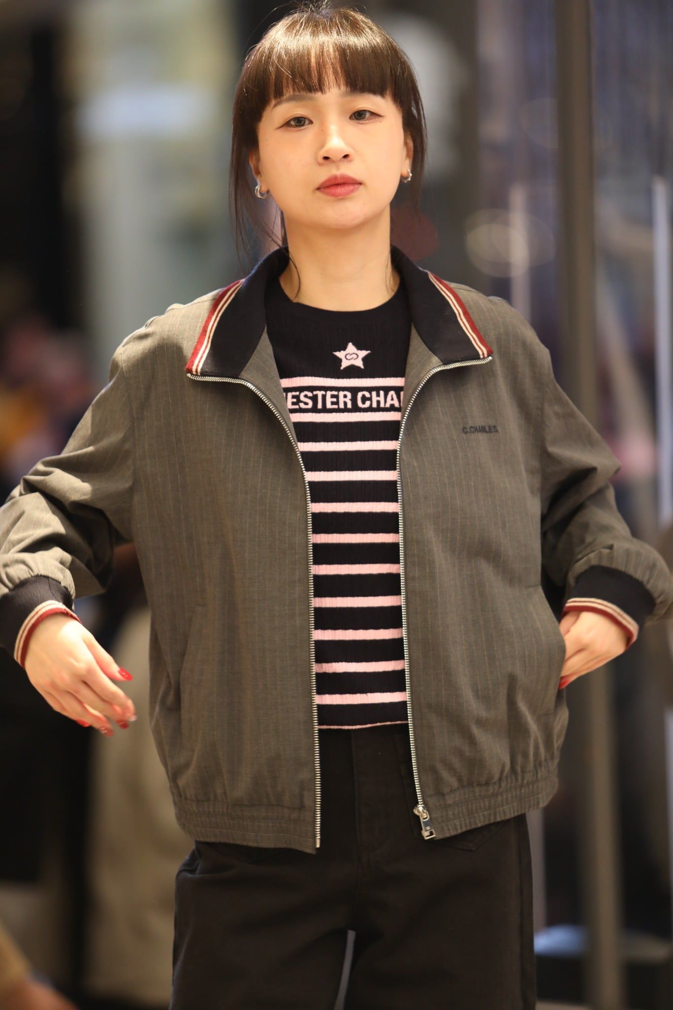  1.Áo khoác xám kéo khóa viền đỏ (SET) 