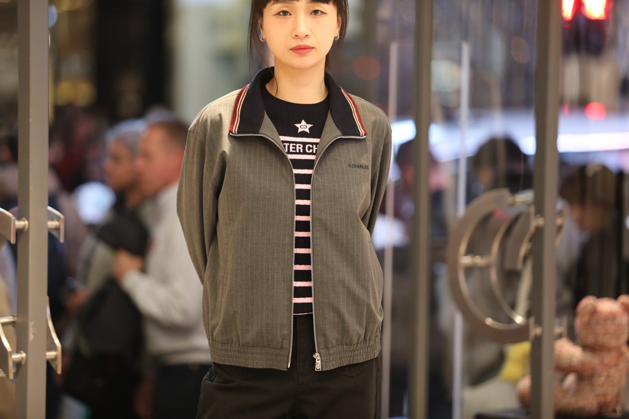  1.Áo khoác xám kéo khóa viền đỏ (SET) 